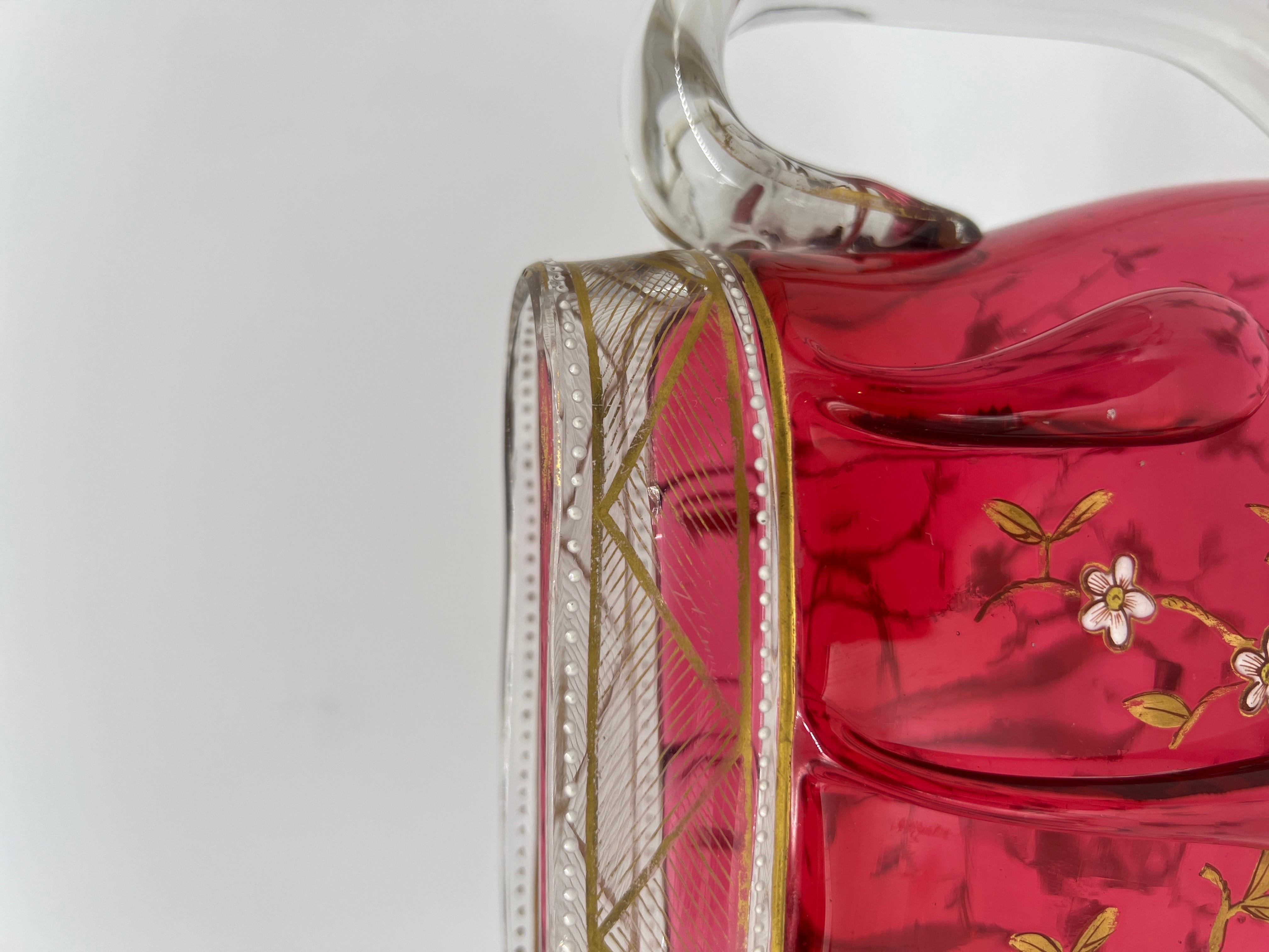 Rare pichet en verre d'art de Moser décoré d'émaux floraux et de gouttes d'eau à la canneberge en vente 5