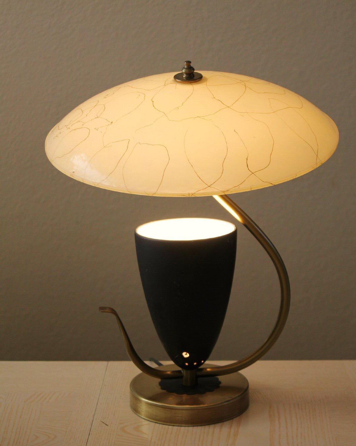  
RARE MCM ICON!

MOSS FIBERGLASS REFLECTOR SHADE
AND CONE TABLE LAMP!

(APPROX. 17