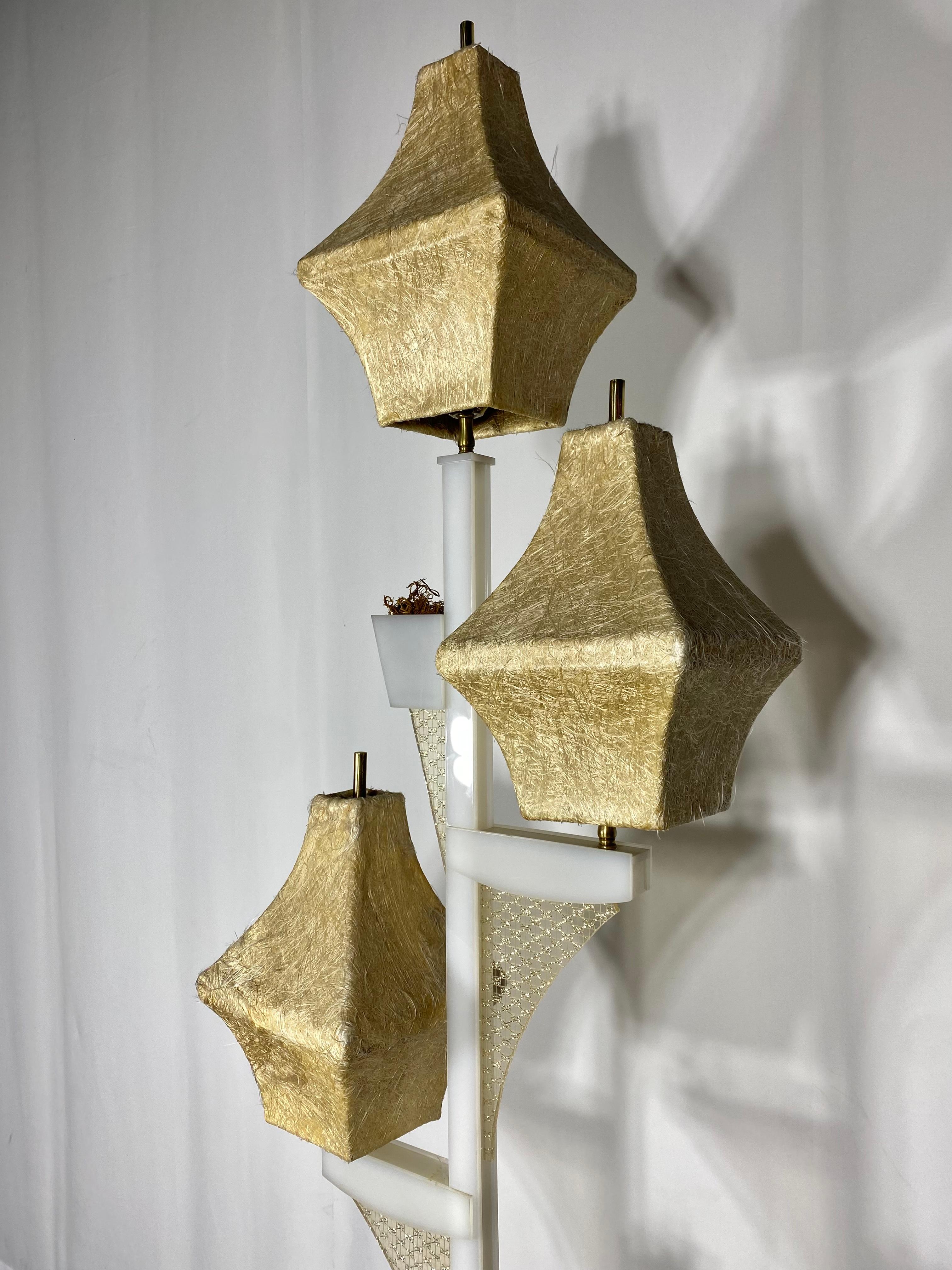 Rare Moss Triple Shade Acryl / Lucite Stehlampe, klassische Mitte des Jahrhunderts modern (amerikanisch) im Angebot