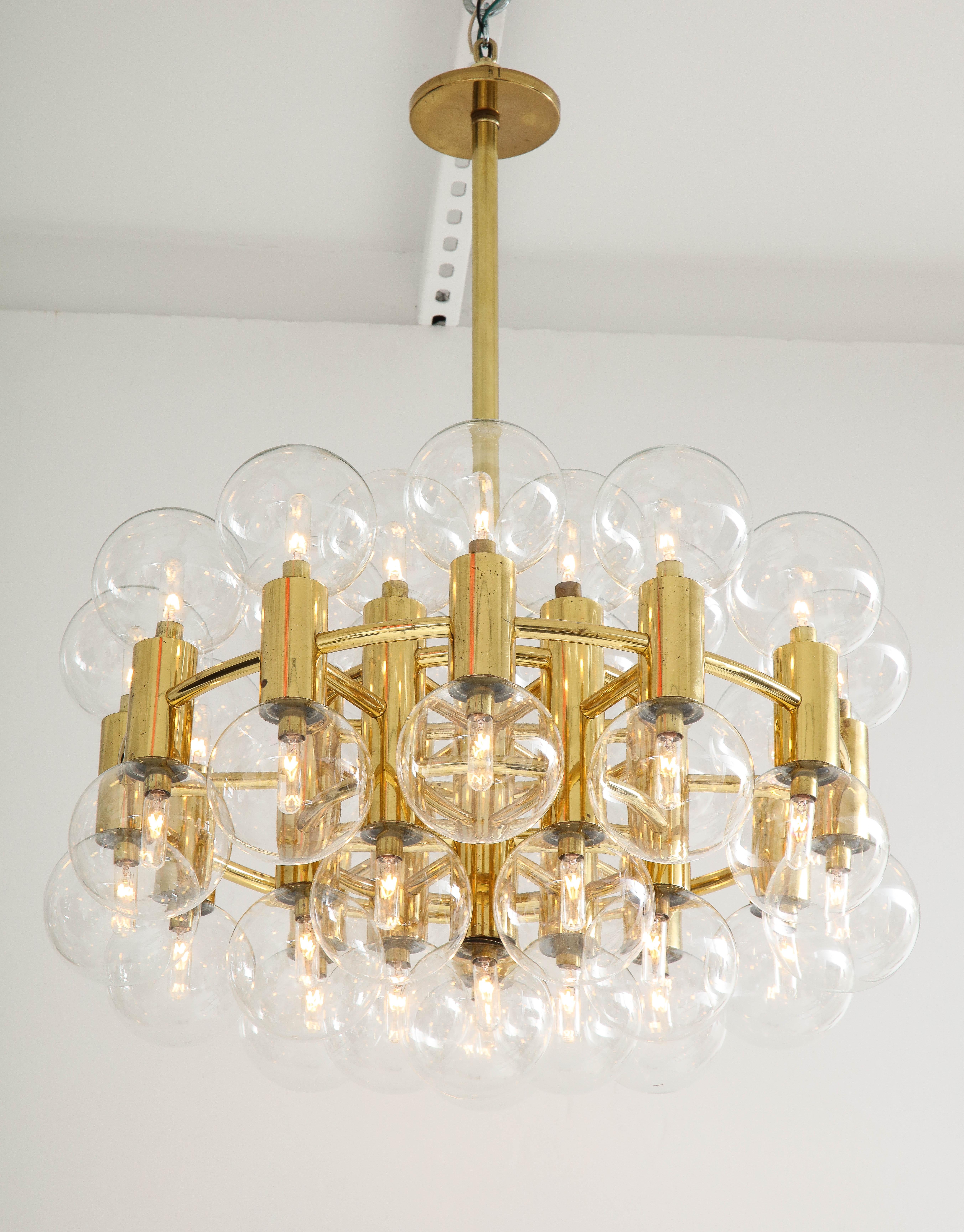 Rare Motoko Ishii for Staff Leuchten Chandelier in Brass with 37 Globes In Good Condition In New York, NY