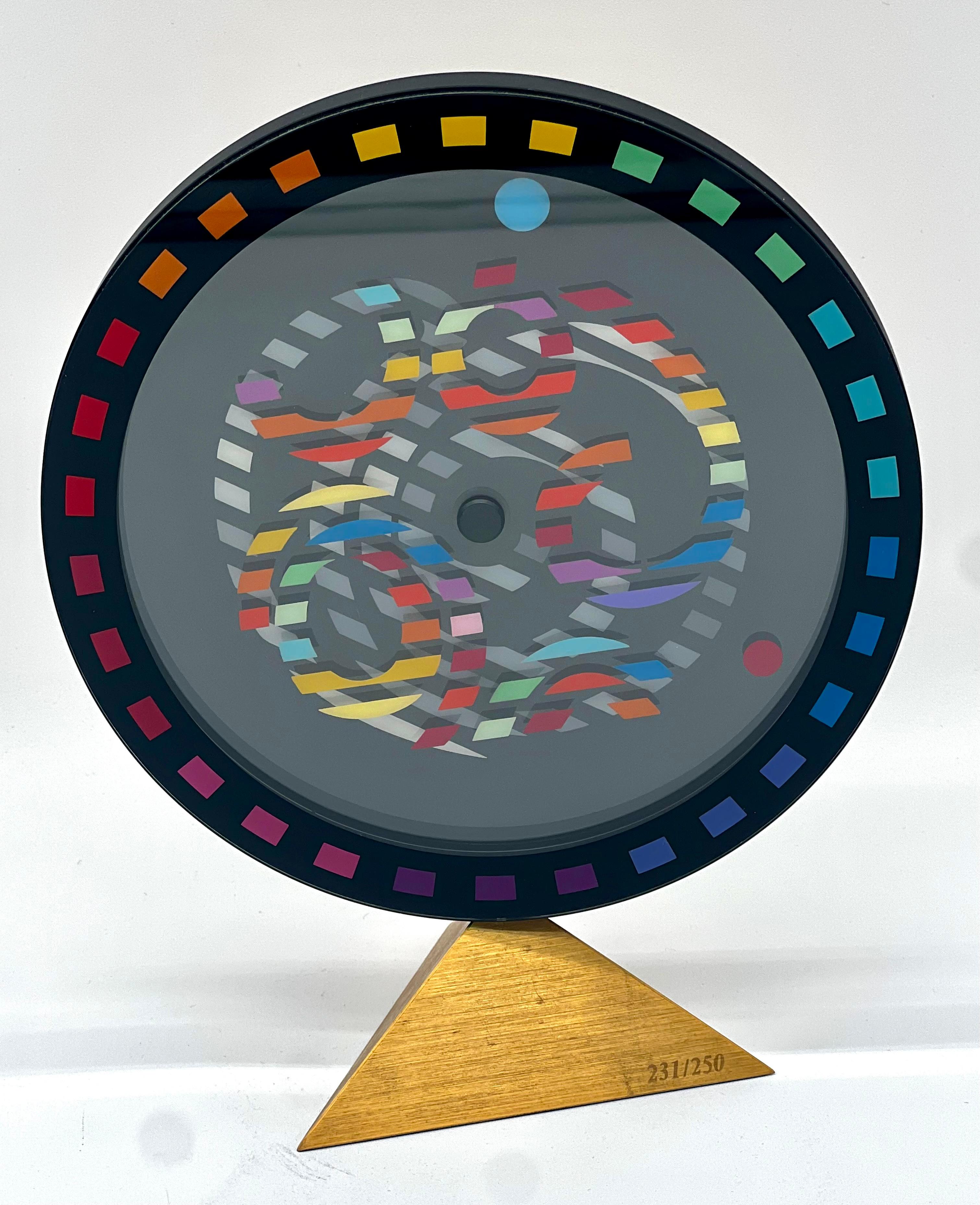 Reloj de sobremesa Movado diseñado por Yaacov Agam.  Yaacov Agam es uno de los fundadores del movimiento Pop Art.  Esta edición limitada de la serie 