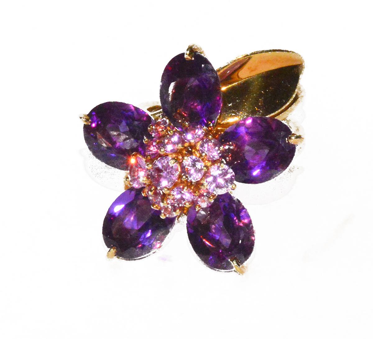 Rare Moveable Van Cleef & Arpels Moveable Amethyst Flower Ring In Excellent Condition In Teaneck, NJ