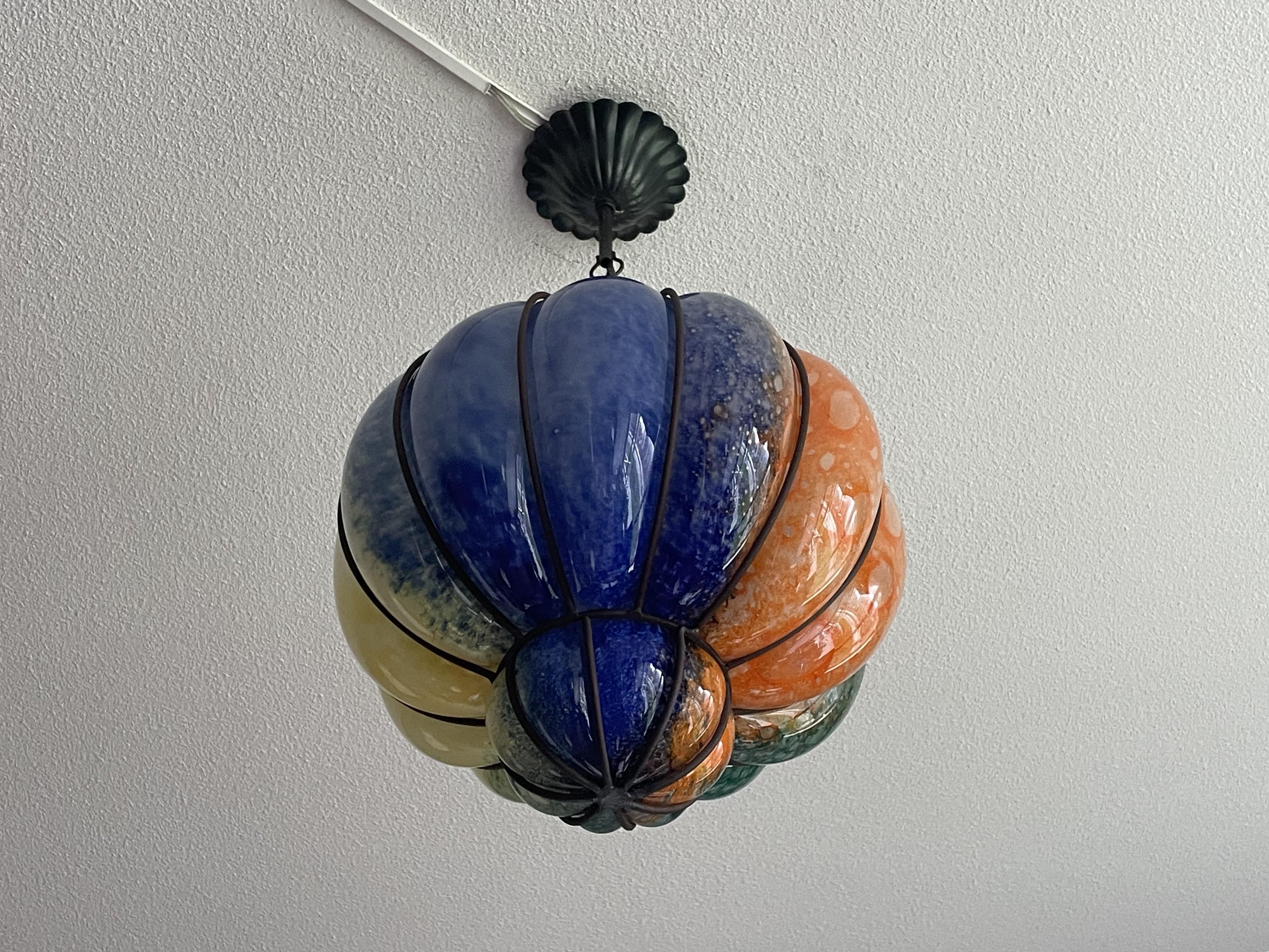 Rare Multi Color & Mint, Mouth Blown Glass Midcentury Venetian Murano Pendant In Excellent Condition For Sale In Lisse, NL