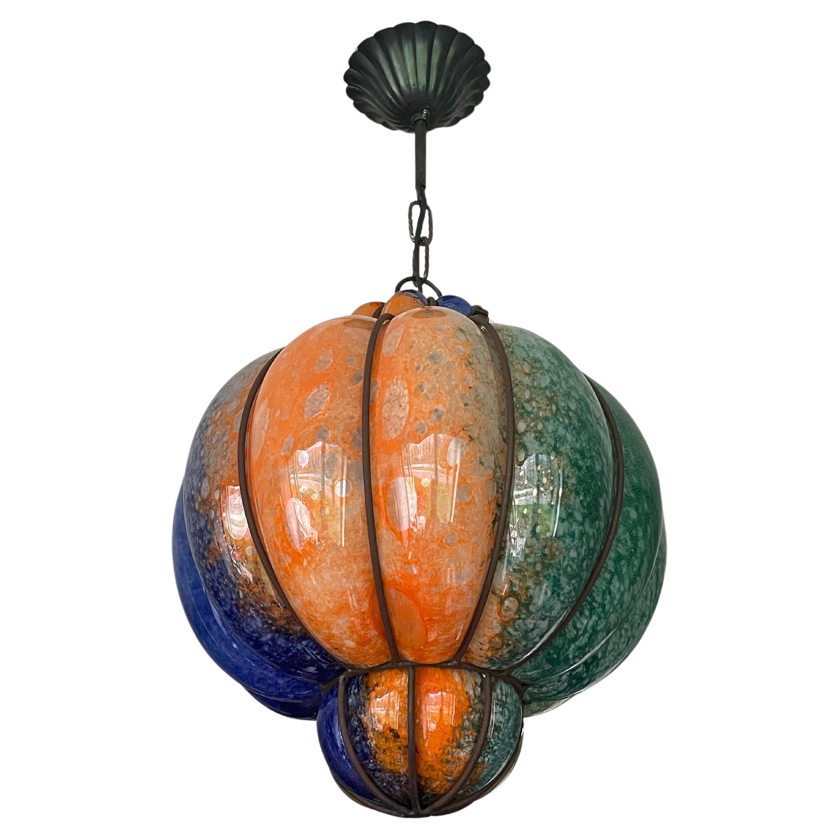 Rare pendentif vénitien de Murano du milieu du siècle dernier, en verre soufflé à la bouche, multicolore et menthe