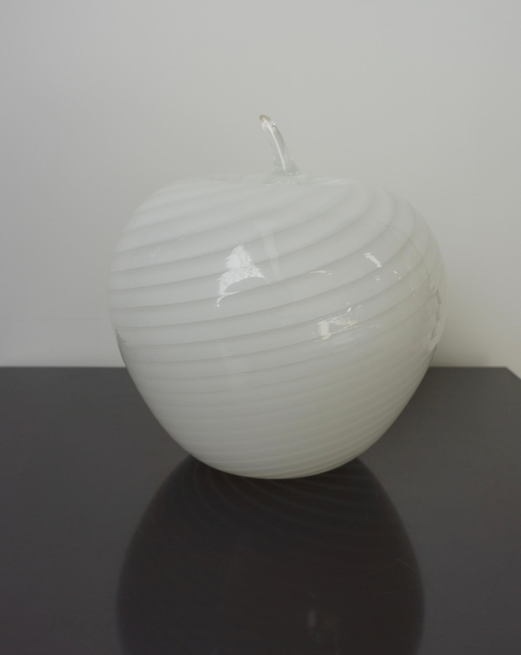 Rare Murano Art Glass Apple Shaped Table Lamp  In Good Condition For Sale In Toronto, ON