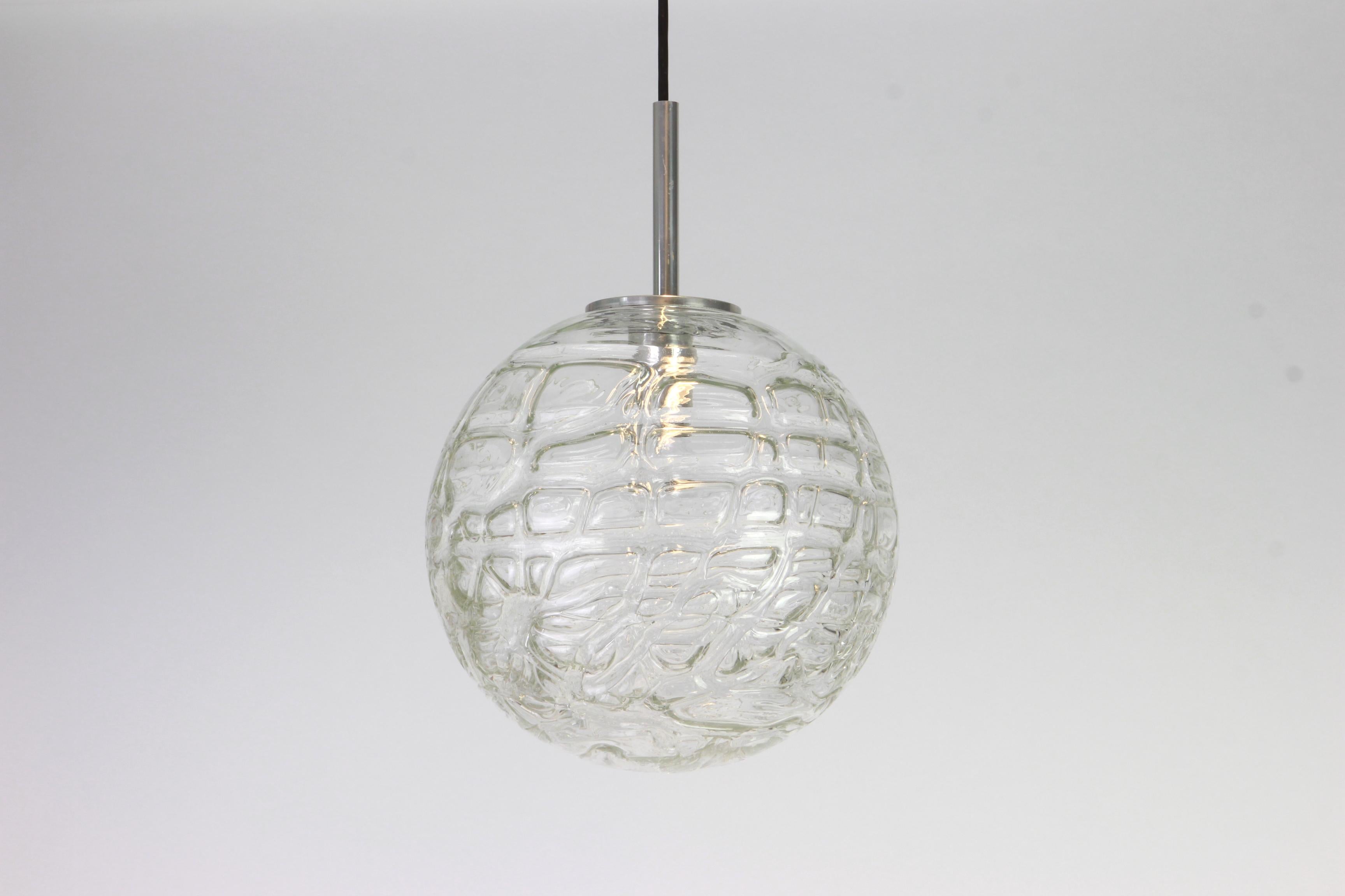 Doria ceiling light with large volcanic Murano glass ball.
High quality of materials - gives a wonderful light effect when it is on.

Sockets: One E27 standard bulbs. Max 80 watt and function on voltage from 110 till 240 volts. (For USA, UK