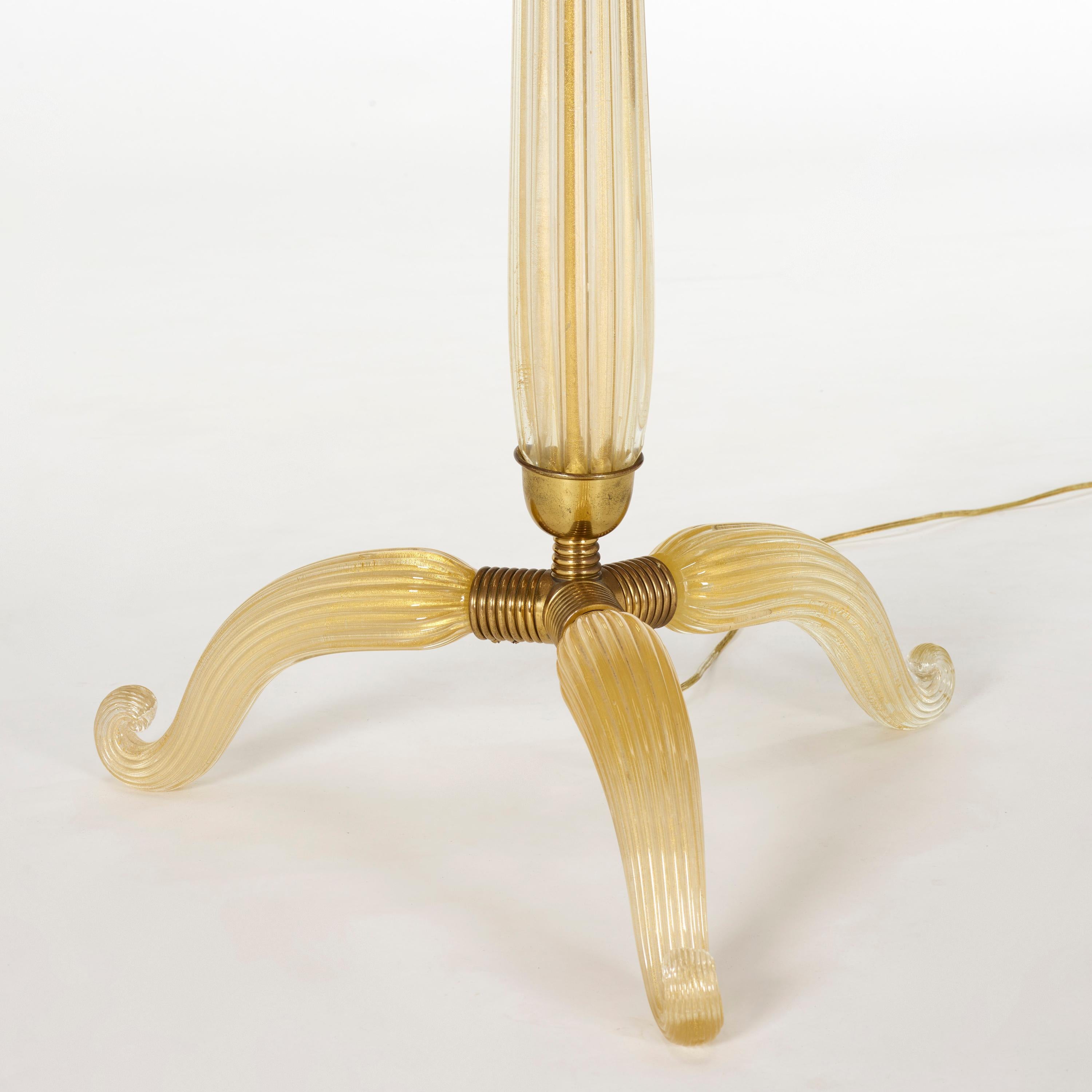 Rare lampadaire en verre de Murano avec inclusions en feuille d'or et montures en bronze par Baro en vente 1