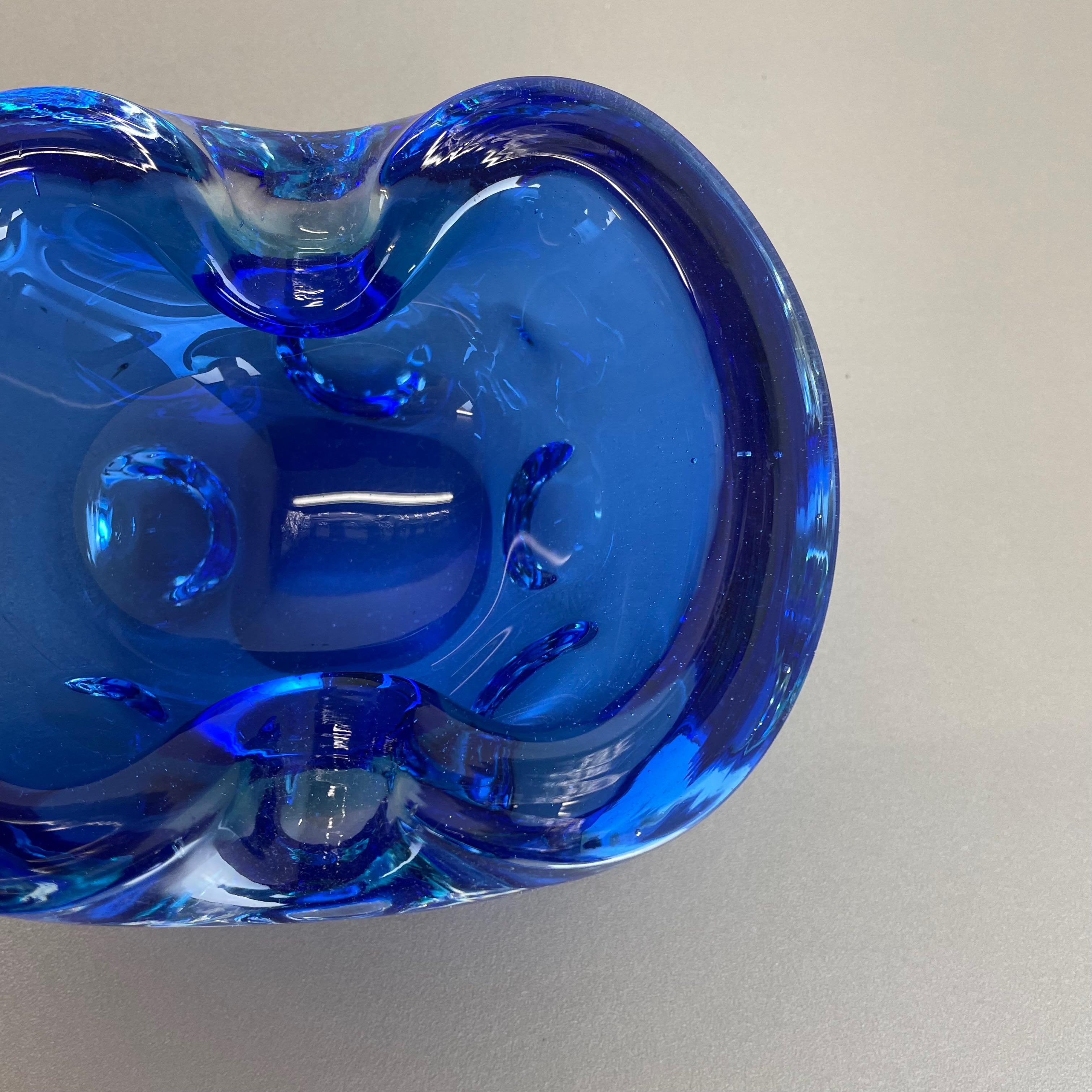 Cendrier en verre de Murano « bleu clair » avec éléments en forme de coquillage, Italie, 1970 en vente 3