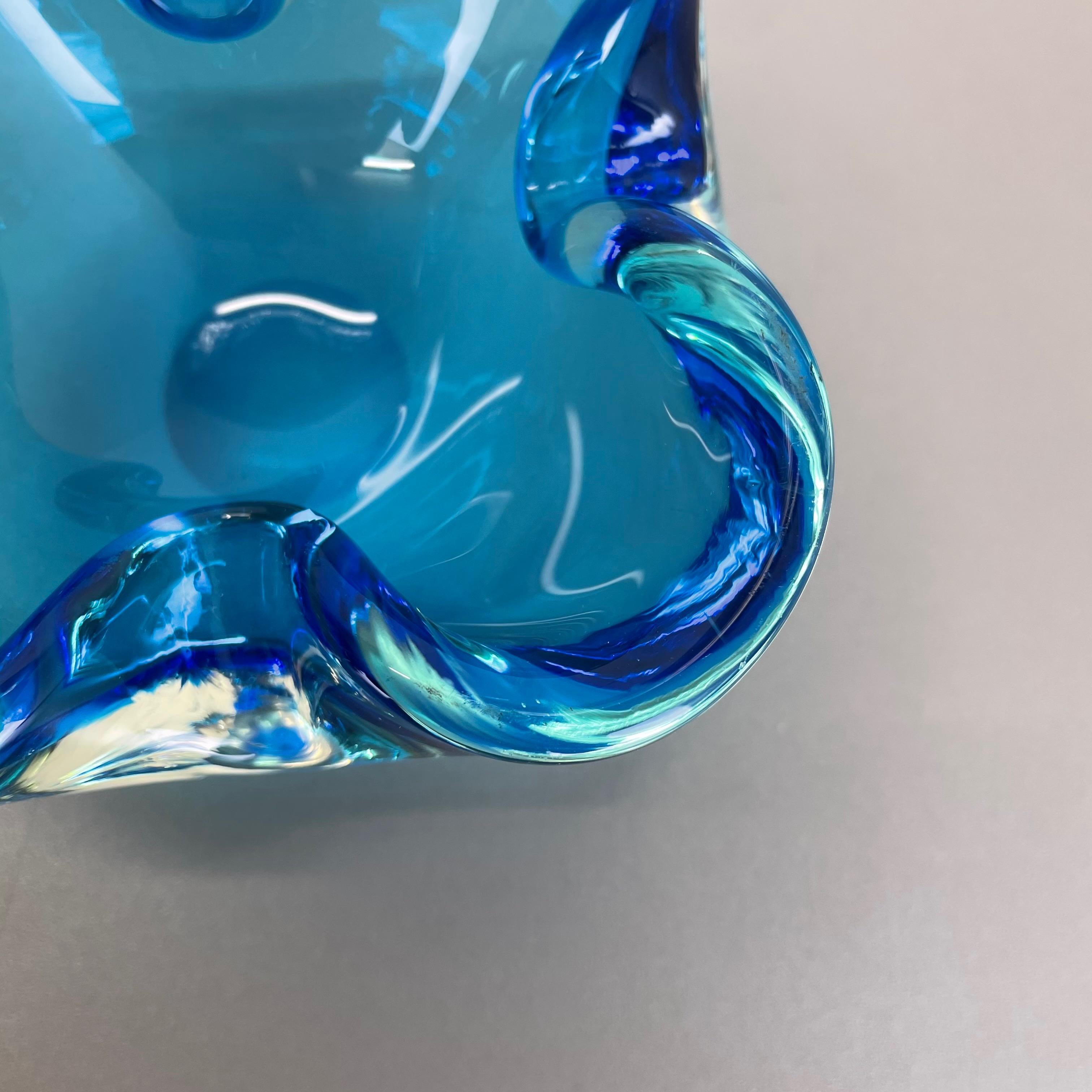 Cendrier en verre de Murano « bleu clair » rare avec éléments en coquille de bol, Murano, Italie, 1970 en vente 6