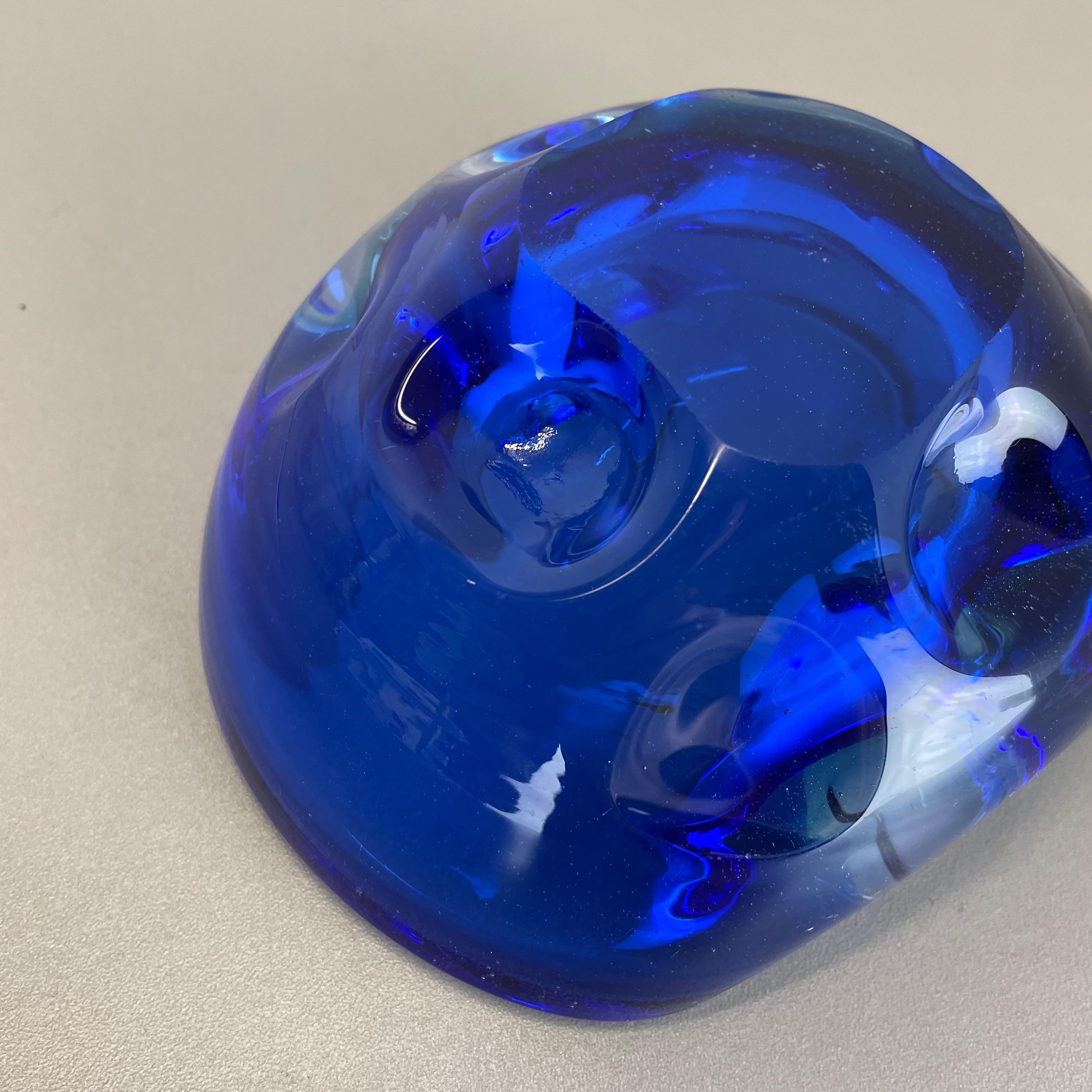 Cendrier en verre de Murano « bleu clair » avec éléments en forme de coquillage, Italie, 1970 en vente 9
