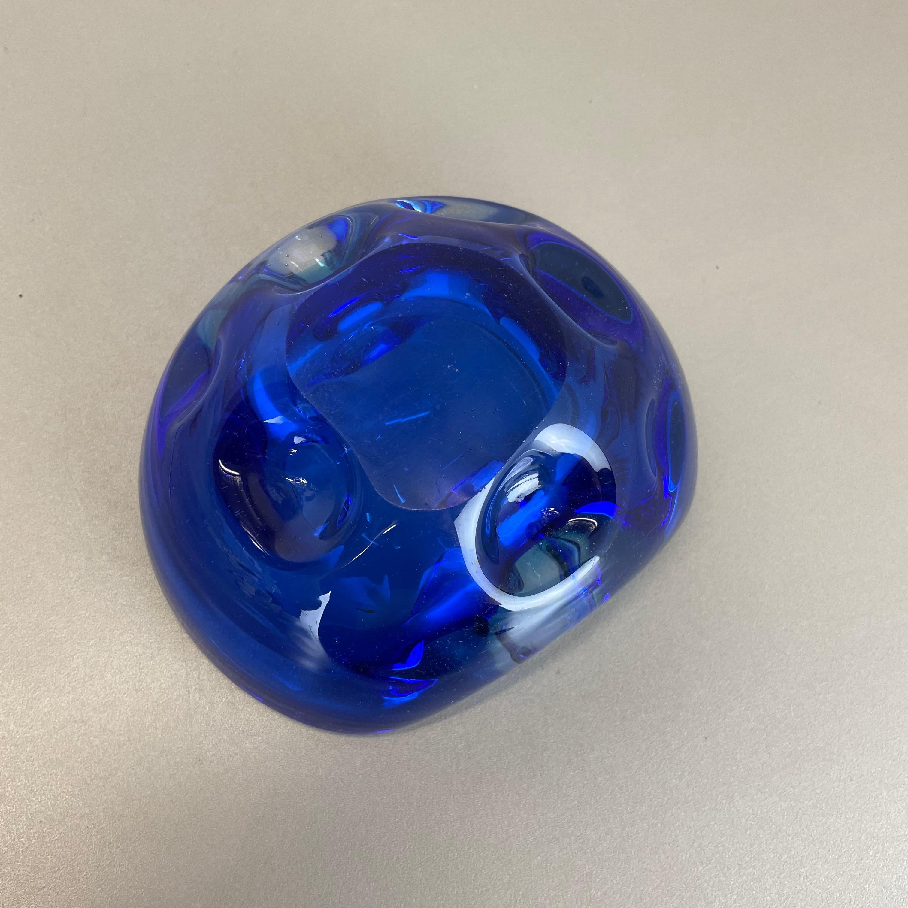 Cendrier en verre de Murano « bleu clair » avec éléments en forme de coquillage, Italie, 1970 en vente 10