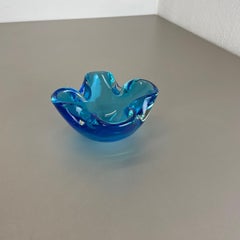 Raro cenicero de concha de elemento de cuenco "Azul claro" de cristal de Murano, Italia, años 70