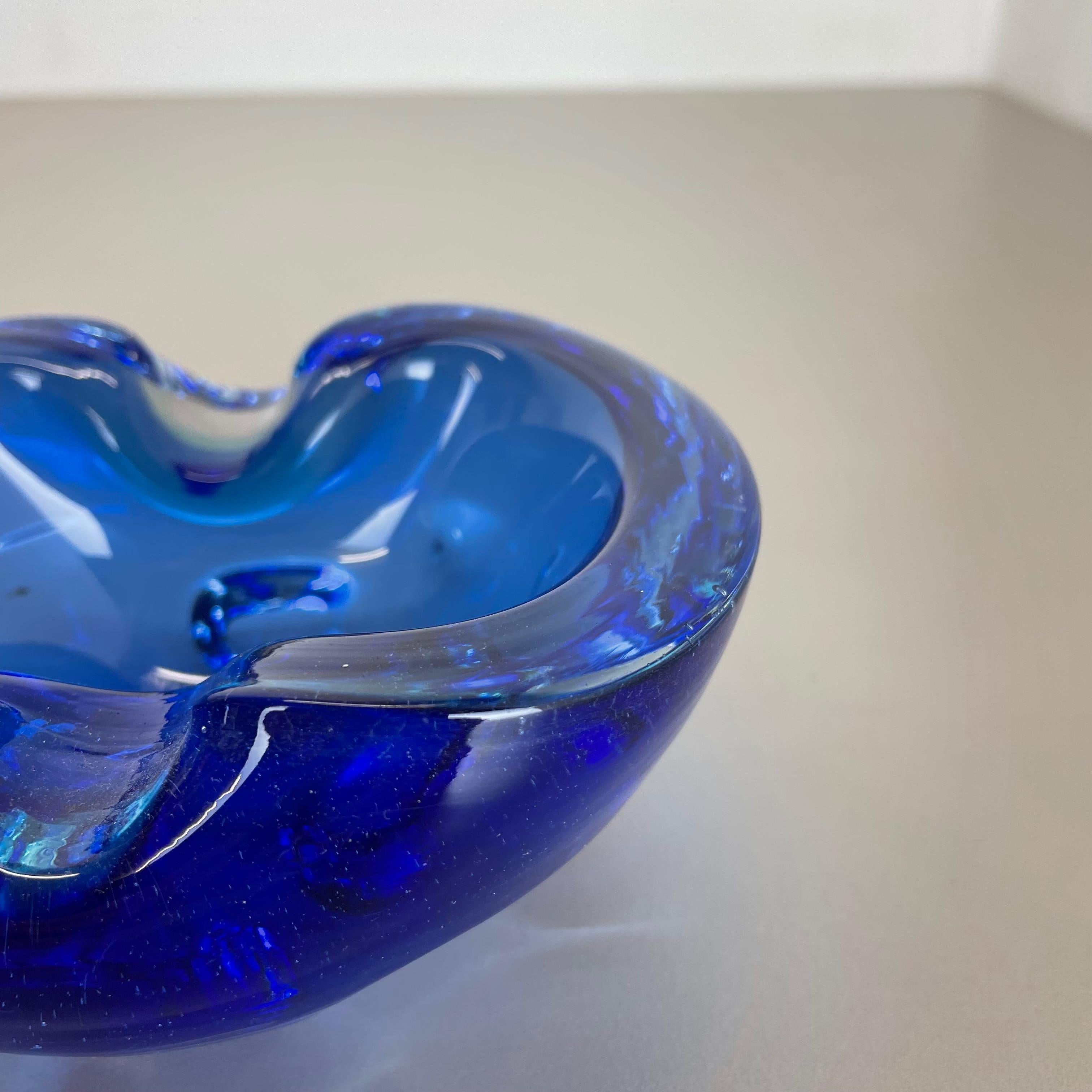 Cendrier en verre de Murano « bleu clair » avec éléments en forme de coquillage, Italie, 1970 en vente 1