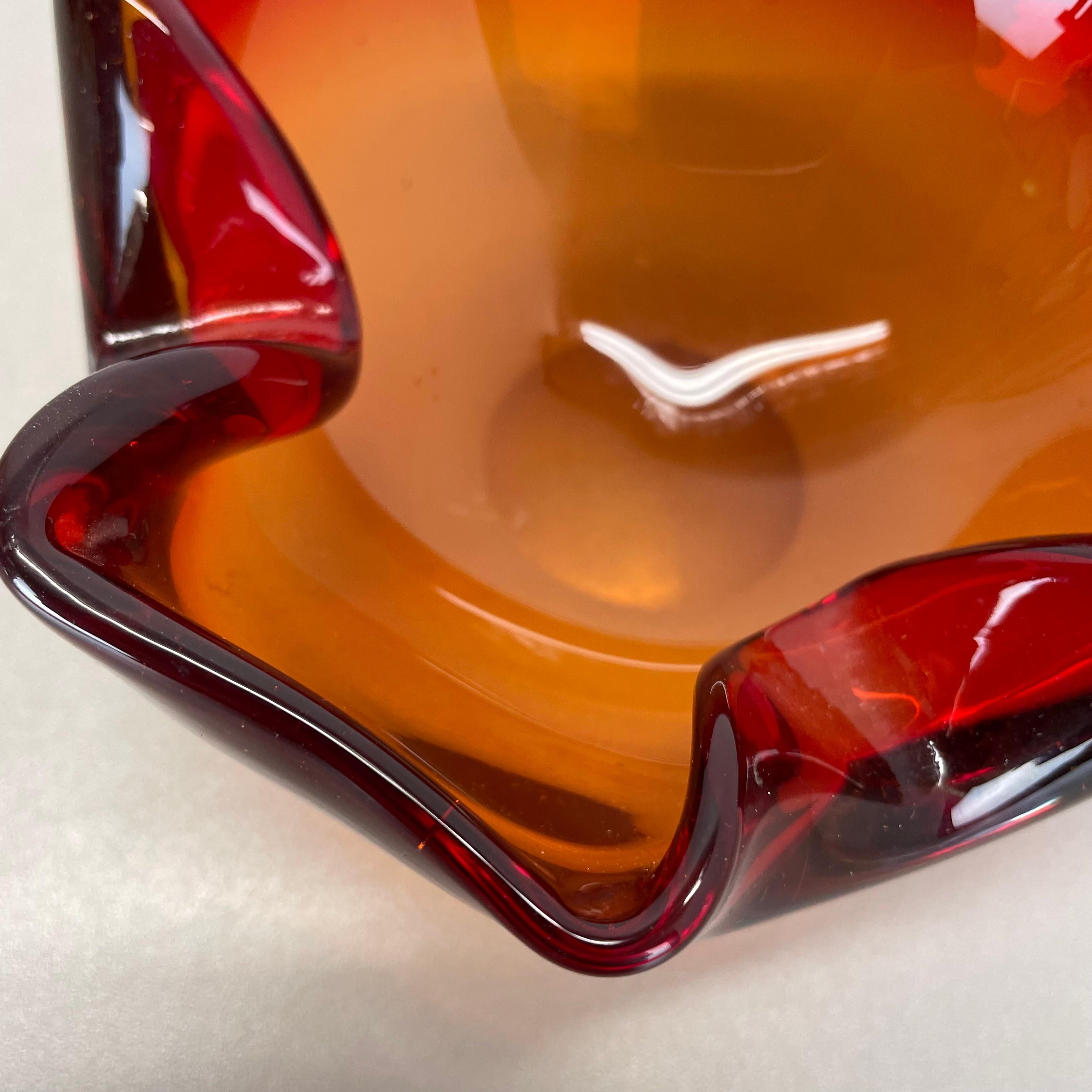Rare verre de Murano rouge-jaune  Cendrier en forme de bol en coquillage de Murano, Italie, années 1970 en vente 3