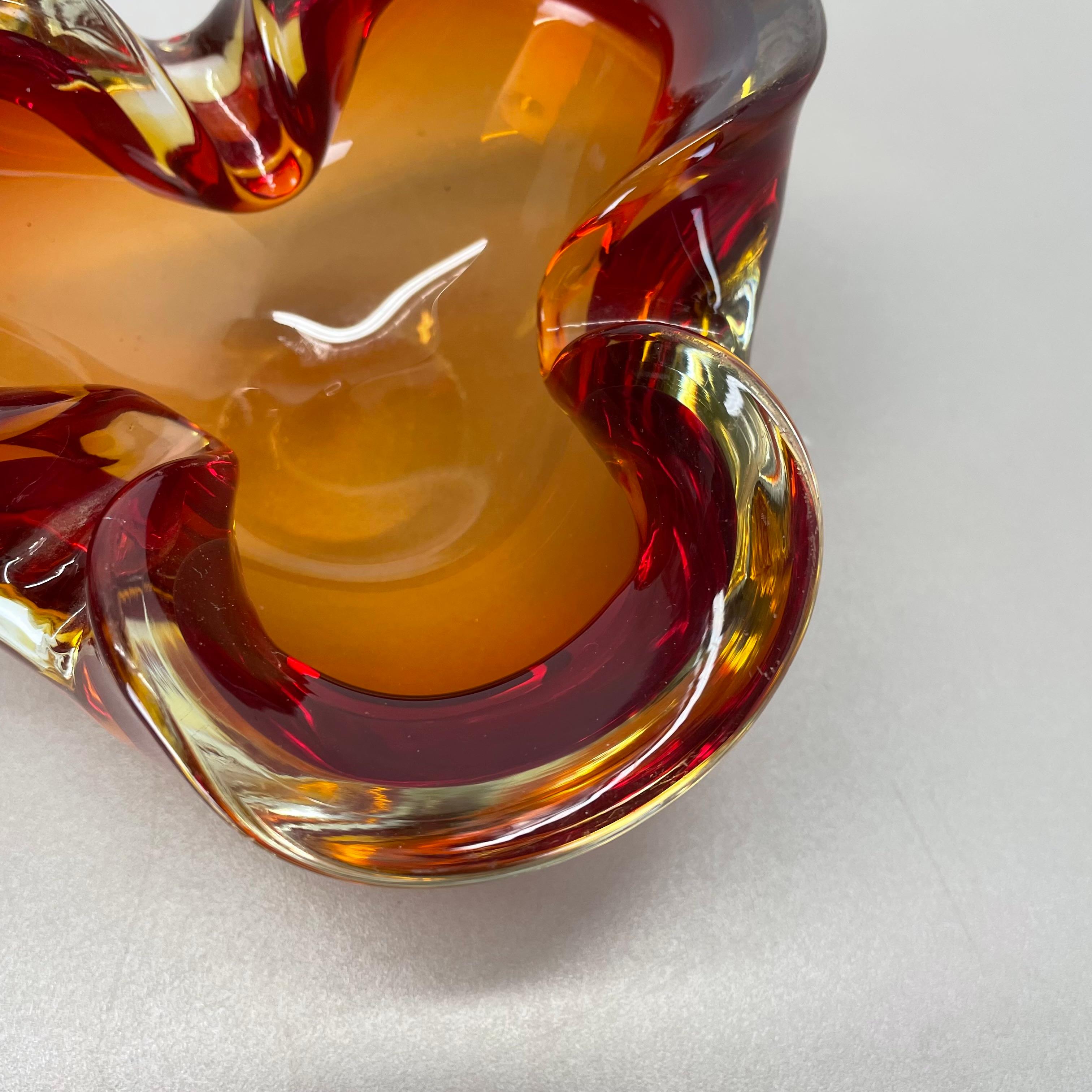Rare verre de Murano rouge-jaune  Cendrier en forme de bol en coquillage de Murano, Italie, années 1970 en vente 3