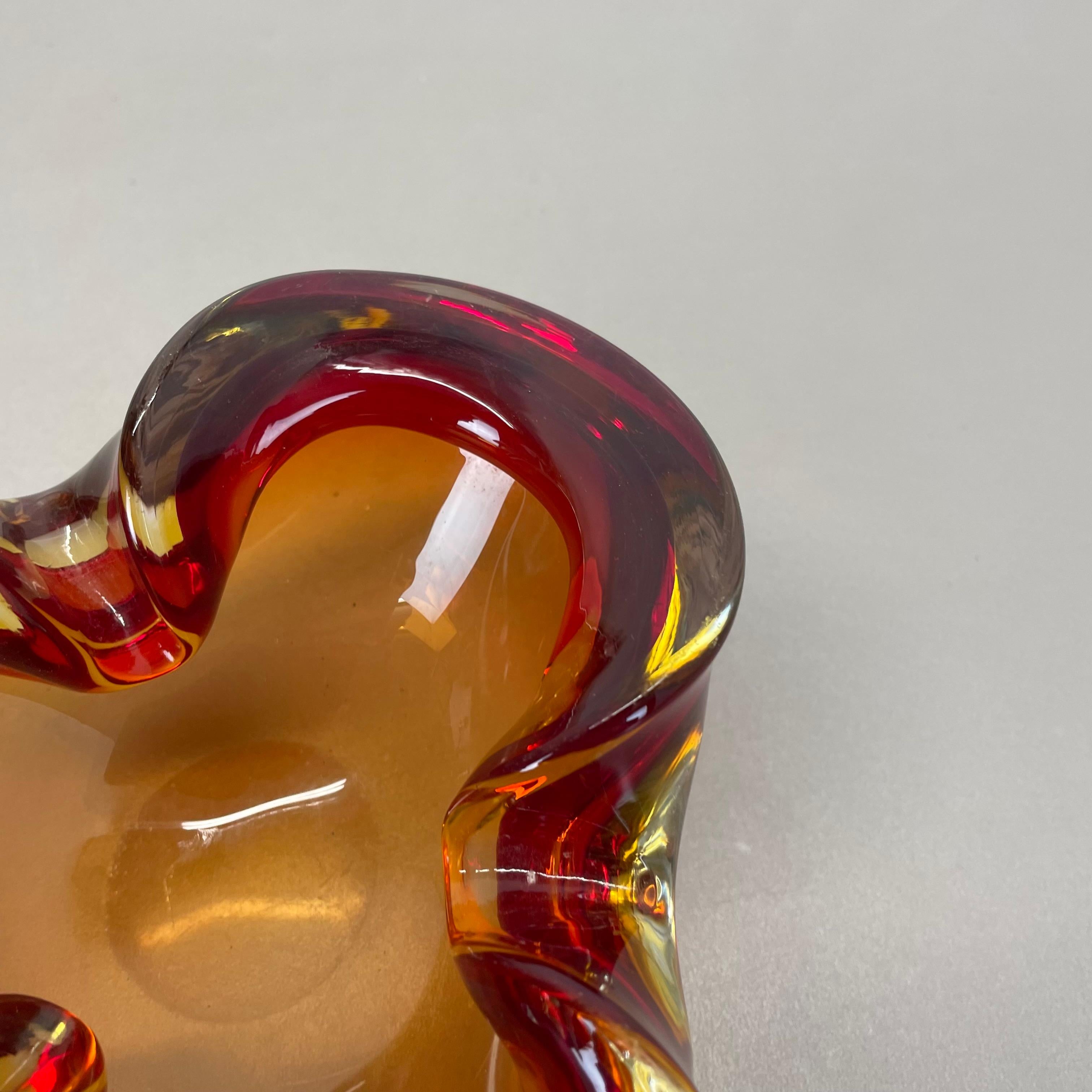 Rare verre de Murano rouge-jaune  Cendrier en forme de bol en coquillage de Murano, Italie, années 1970 en vente 4