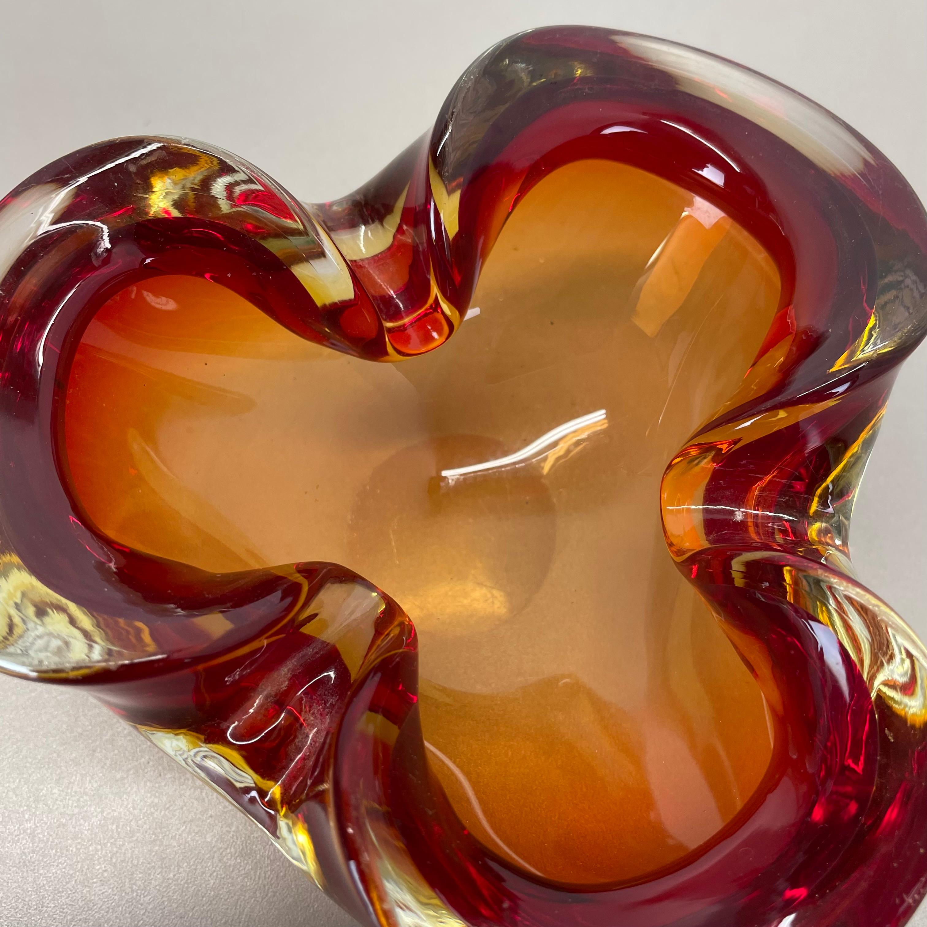Rare verre de Murano rouge-jaune  Cendrier en forme de bol en coquillage de Murano, Italie, années 1970 en vente 6