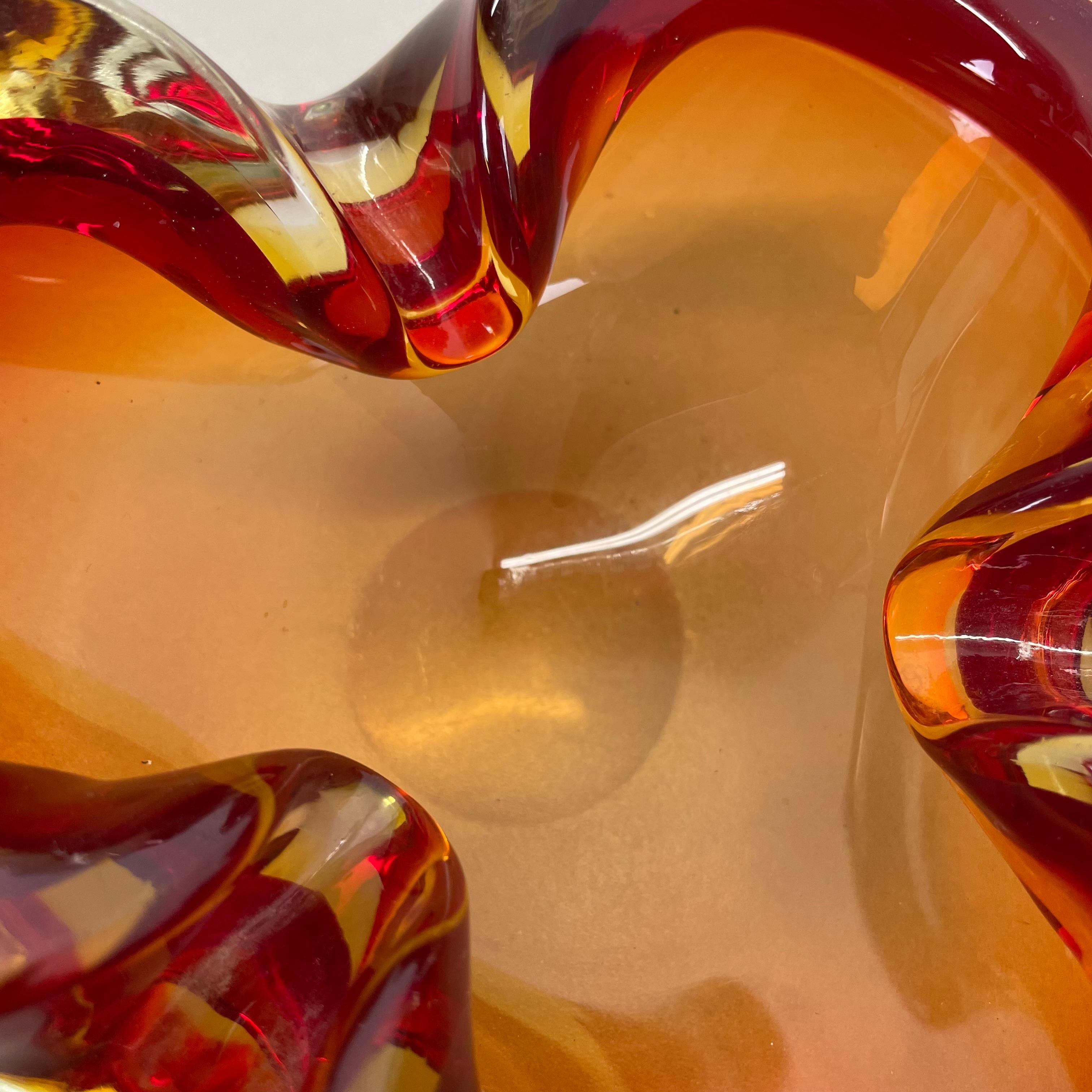 Rare verre de Murano rouge-jaune  Cendrier en forme de bol en coquillage de Murano, Italie, années 1970 en vente 7