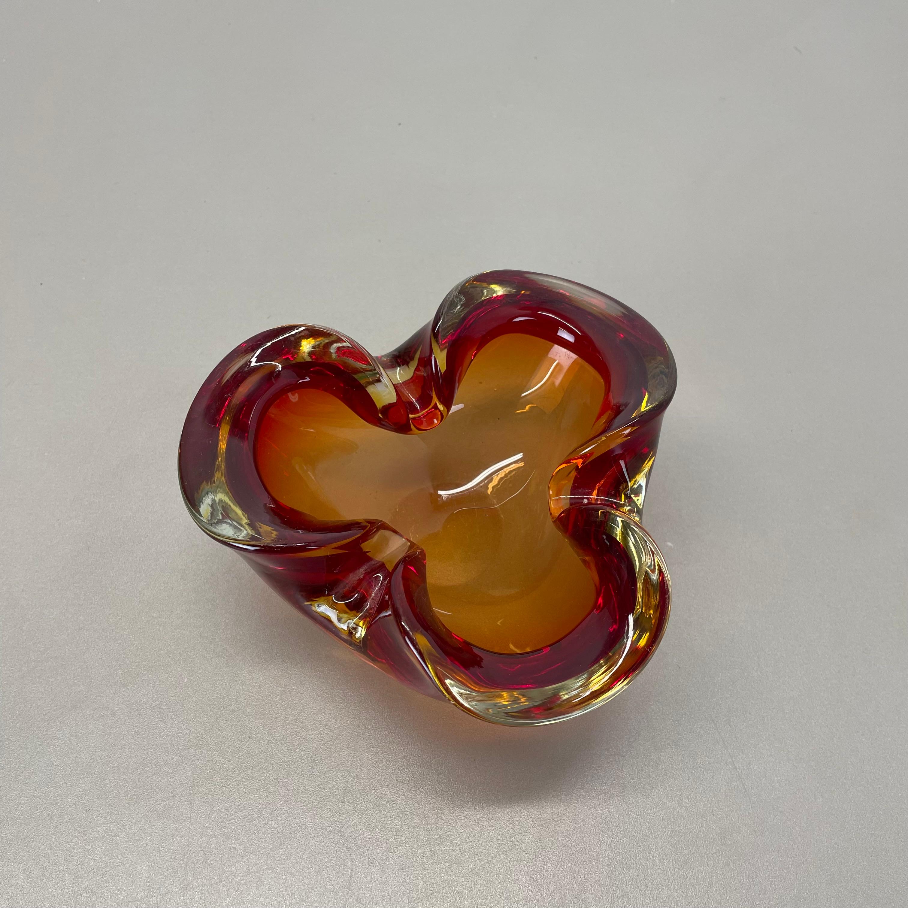 Rare verre de Murano rouge-jaune  Cendrier en forme de bol en coquillage de Murano, Italie, années 1970 en vente 8