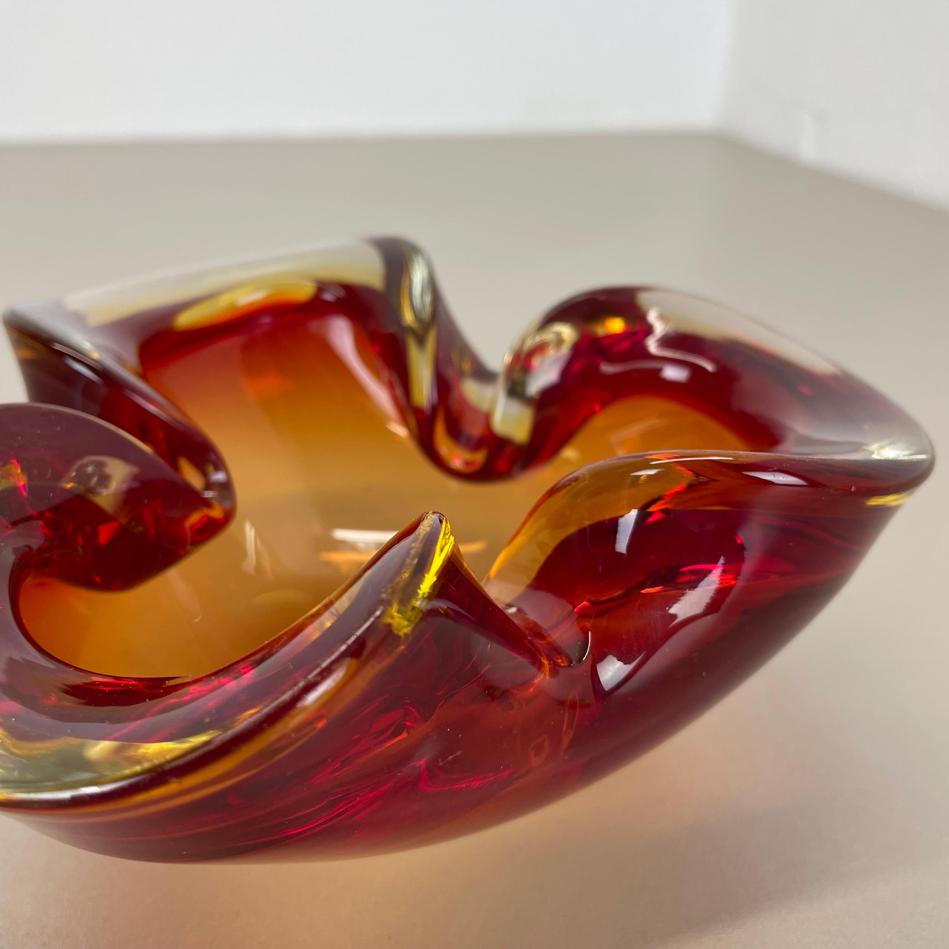 Rare verre de Murano rouge-jaune  Cendrier en forme de bol en coquillage de Murano, Italie, années 1970 en vente 9