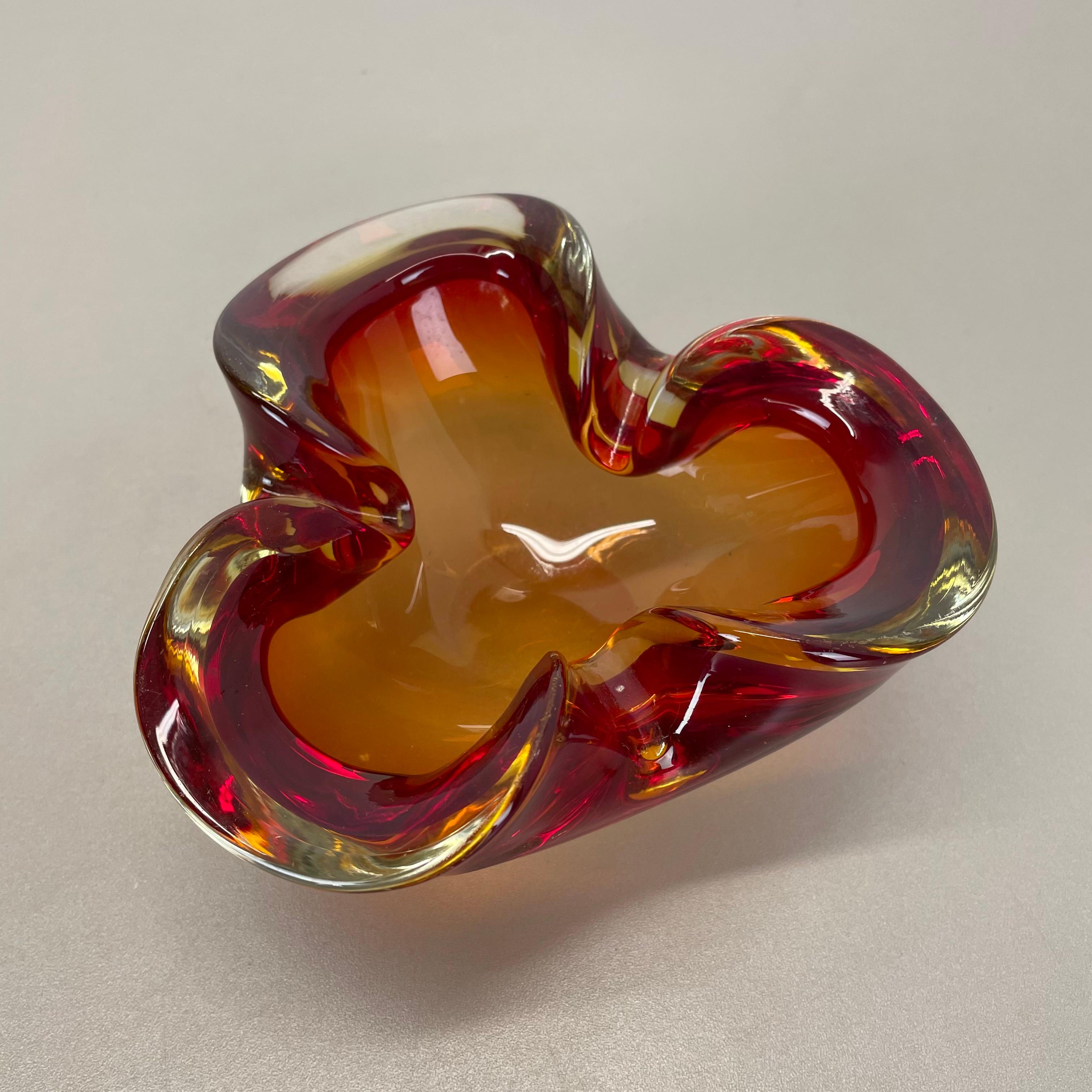 Rare verre de Murano rouge-jaune  Cendrier en forme de bol en coquillage de Murano, Italie, années 1970 en vente 10