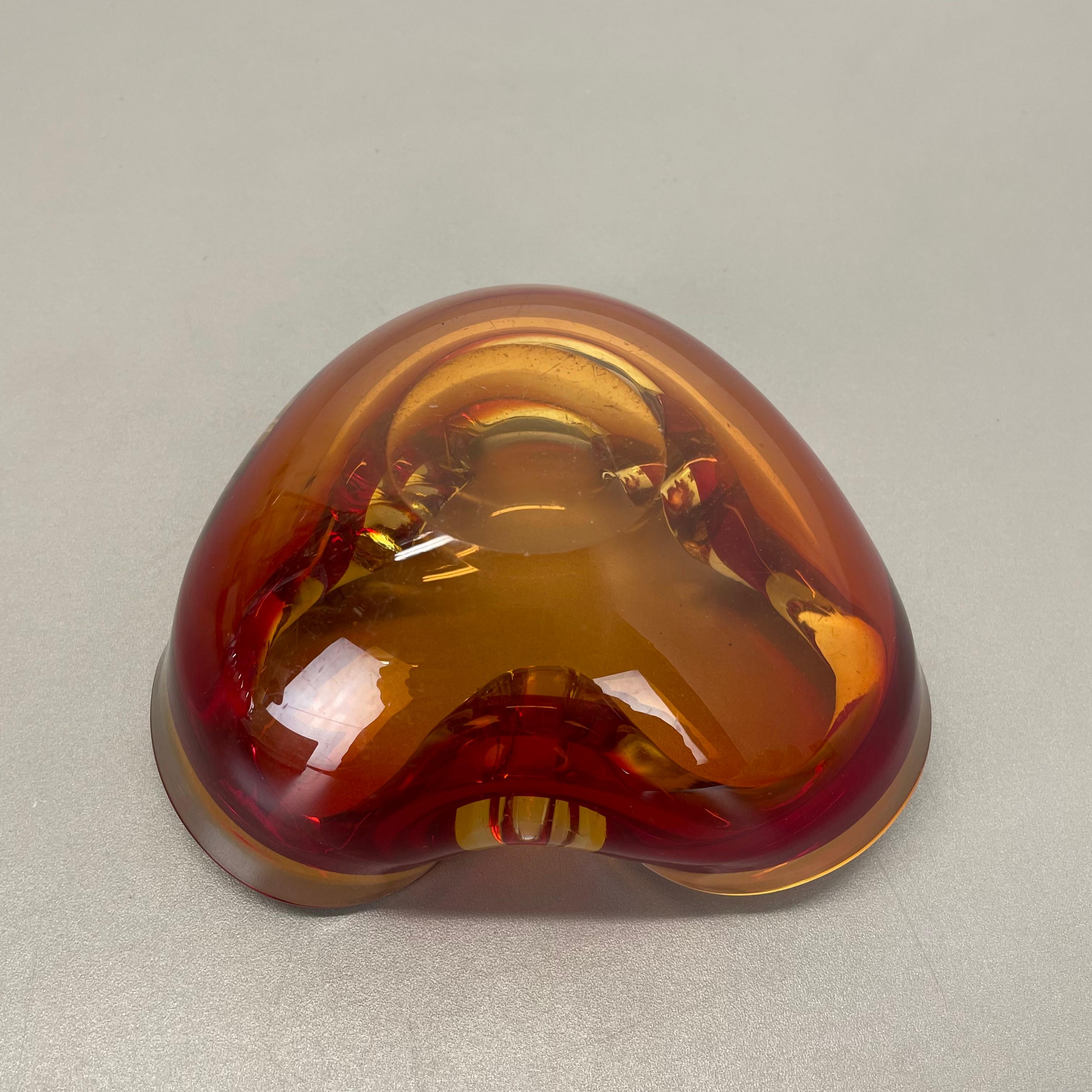Rare verre de Murano rouge-jaune  Cendrier en forme de bol en coquillage de Murano, Italie, années 1970 en vente 12