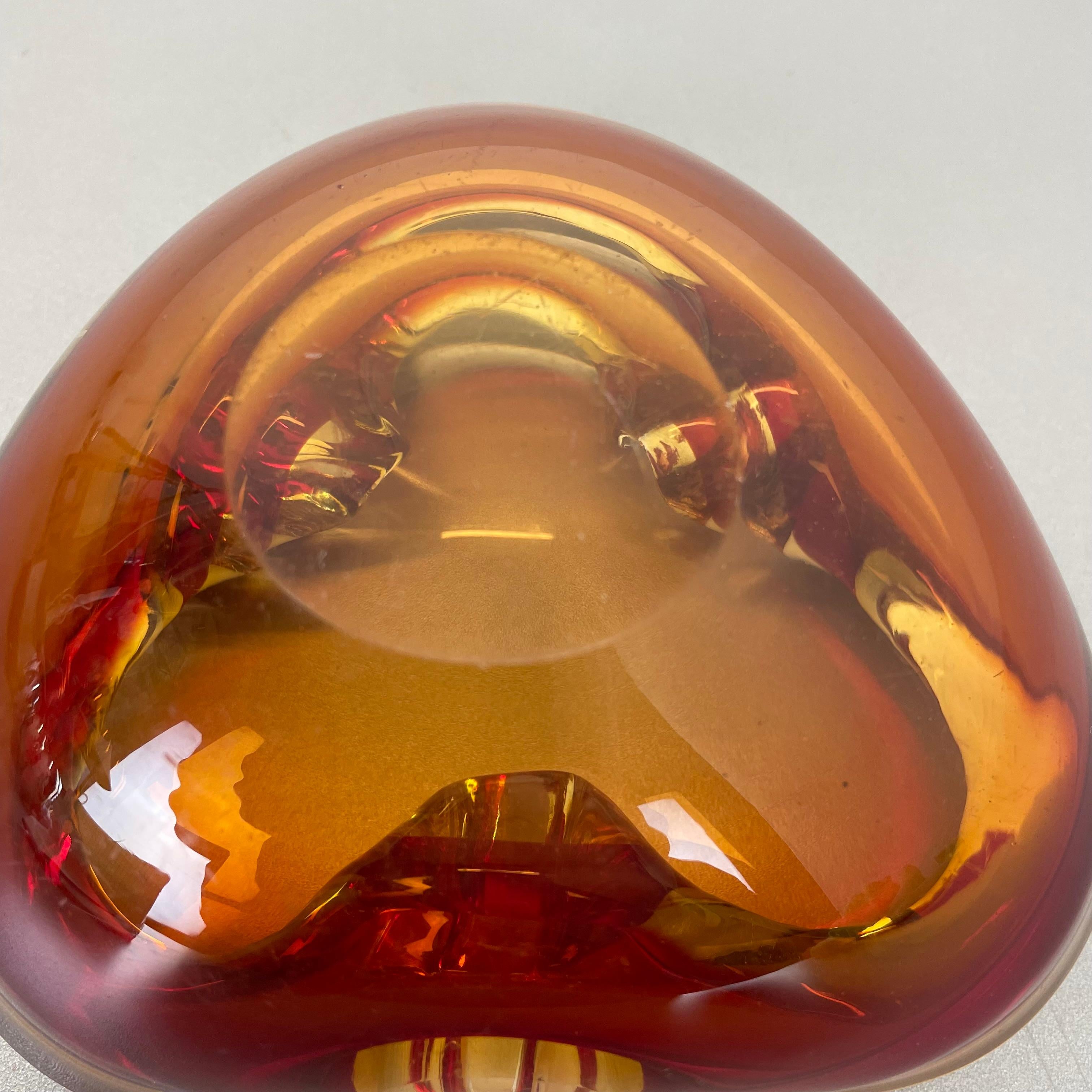 Rare verre de Murano rouge-jaune  Cendrier en forme de bol en coquillage de Murano, Italie, années 1970 en vente 13