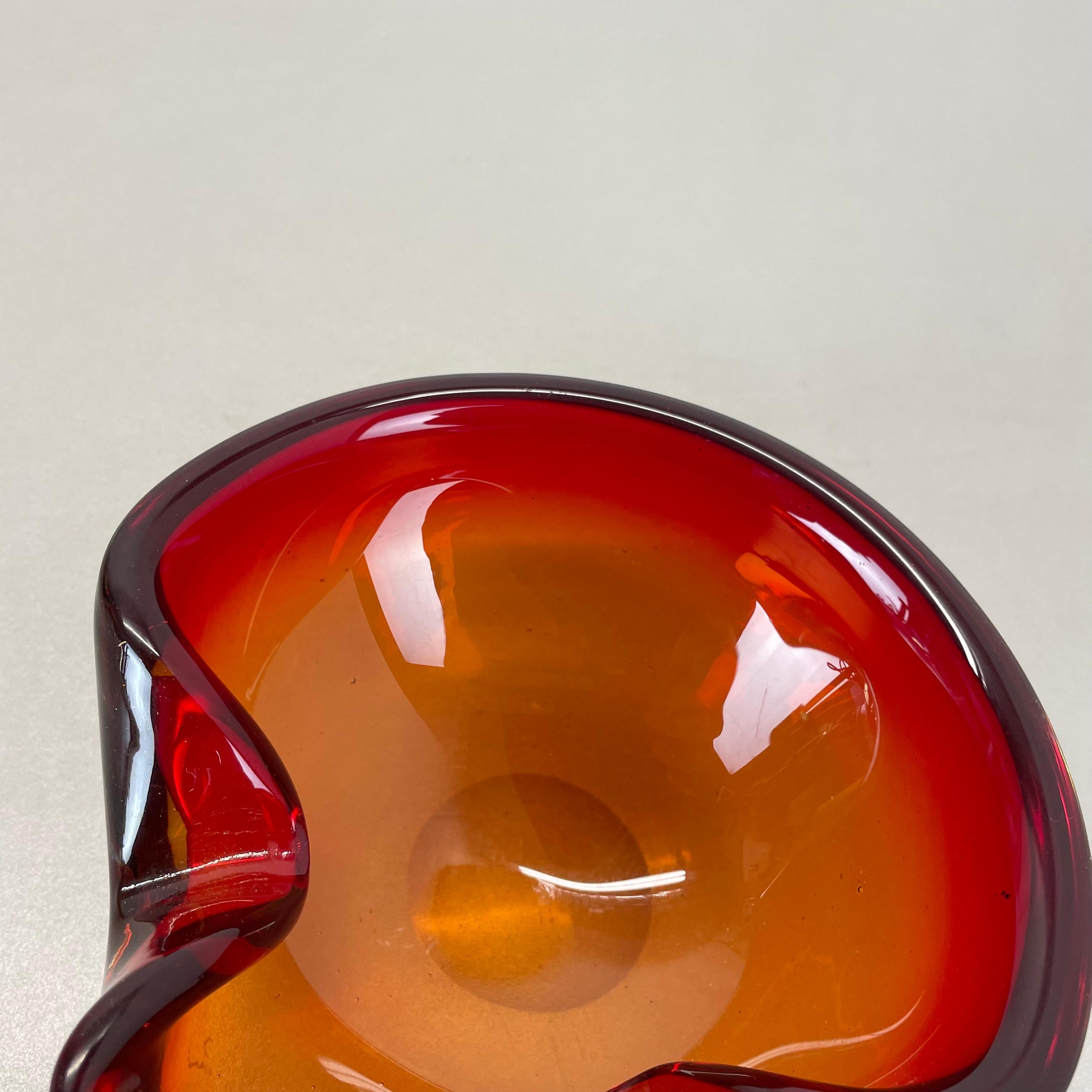 Rare verre de Murano rouge-jaune  Cendrier en forme de bol en coquillage de Murano, Italie, années 1970 en vente 1