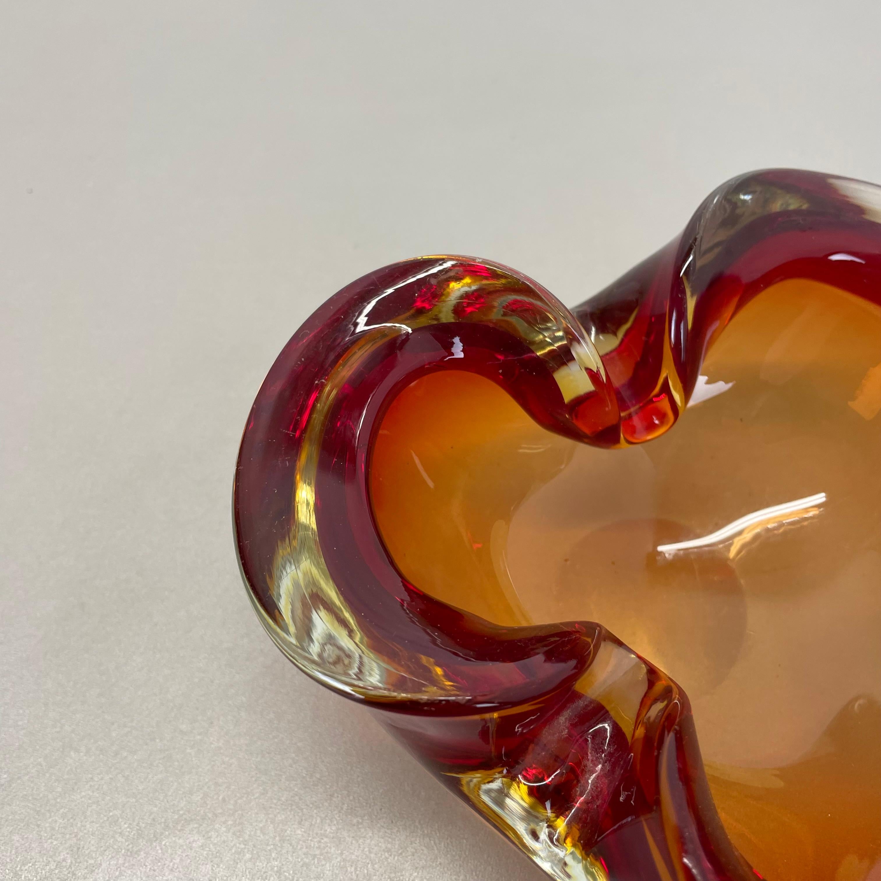 Rare verre de Murano rouge-jaune  Cendrier en forme de bol en coquillage de Murano, Italie, années 1970 en vente 1
