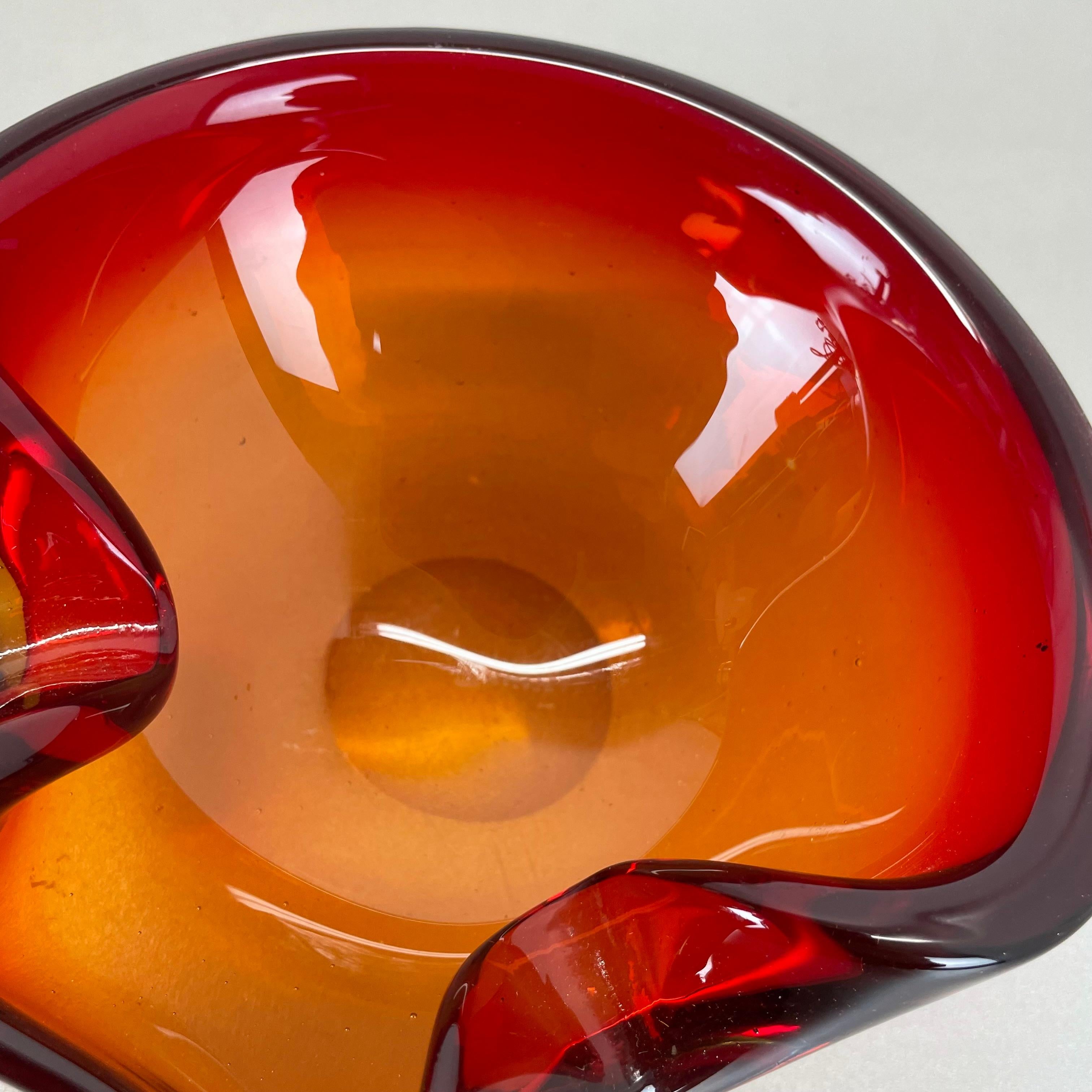 Rare verre de Murano rouge-jaune  Cendrier en forme de bol en coquillage de Murano, Italie, années 1970 en vente 2