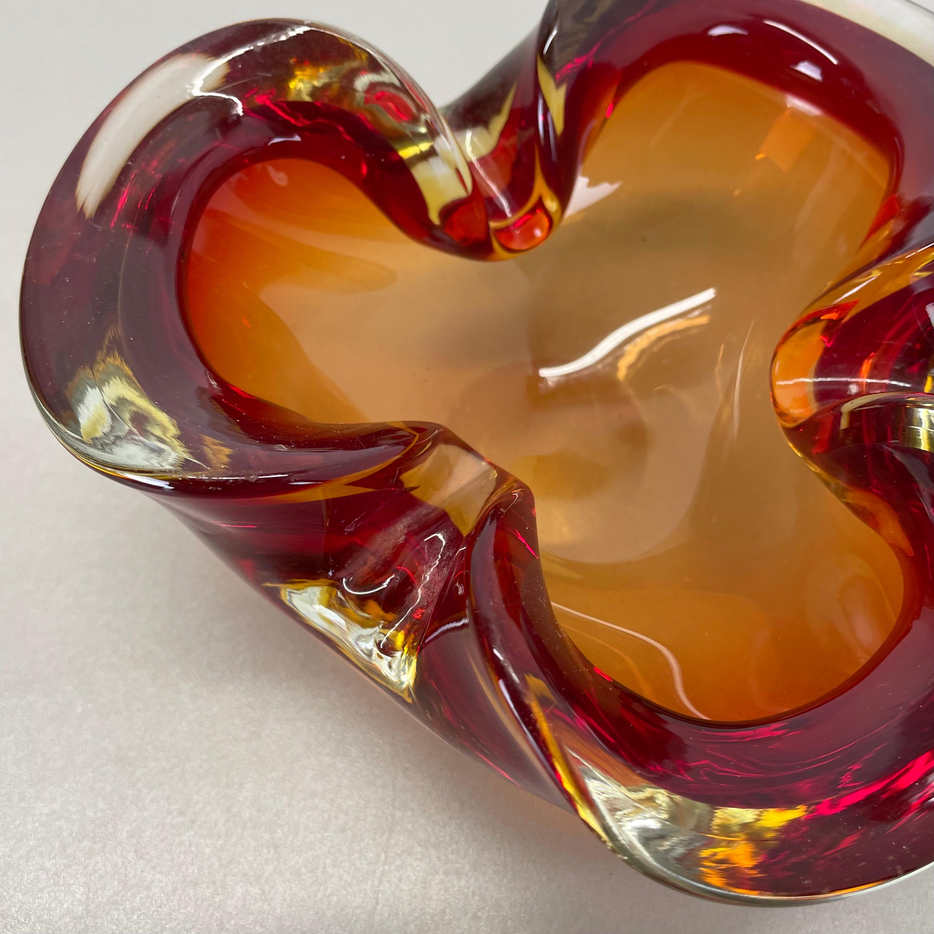 Rare verre de Murano rouge-jaune  Cendrier en forme de bol en coquillage de Murano, Italie, années 1970 en vente 2