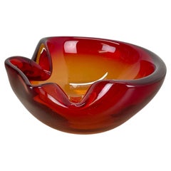 raro vetro di Murano "ROSSO-GIALLO  Posacenere a conchiglia con elemento a ciotola Murano, Italia, anni '70