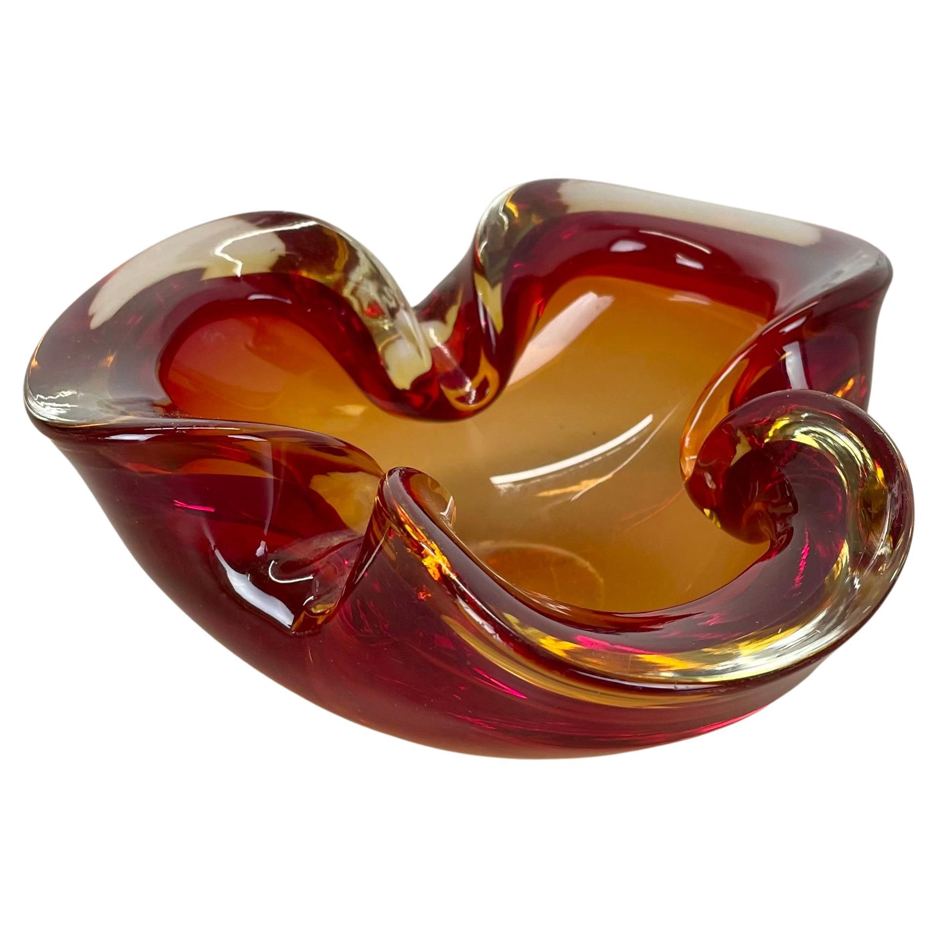 Raro cristal de Murano "ROJO-AMARILLO"  Cenicero de concha de elemento de cuenco Murano, Italia, años 70