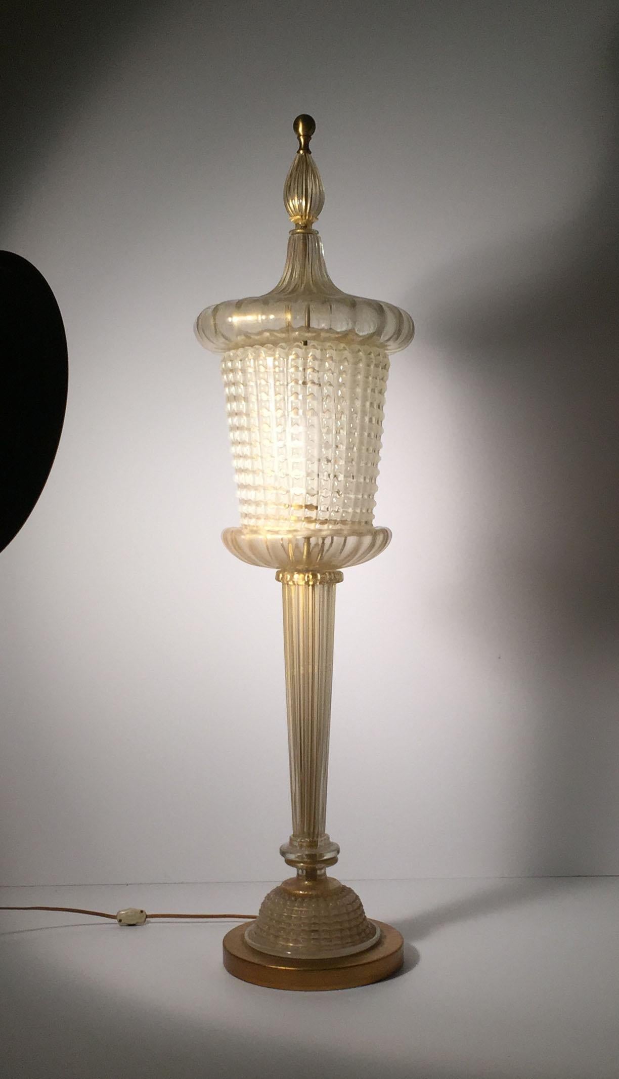 Lampe de table en verre Barovier en forme de lanterne.

Hollywood Regency, design moderne.