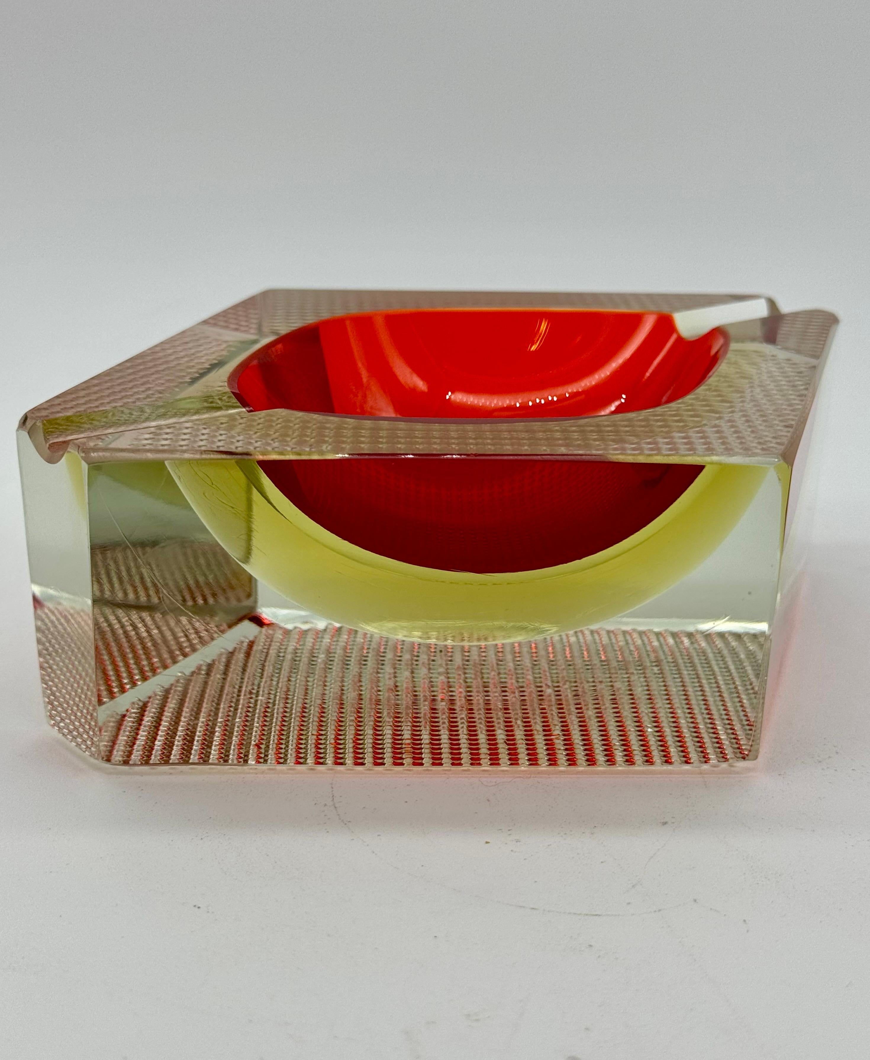 Rare Murano Uranium Glass Ashtray, Flavio Poli for Seguso, Sommerso Technique, 1 For Sale 3