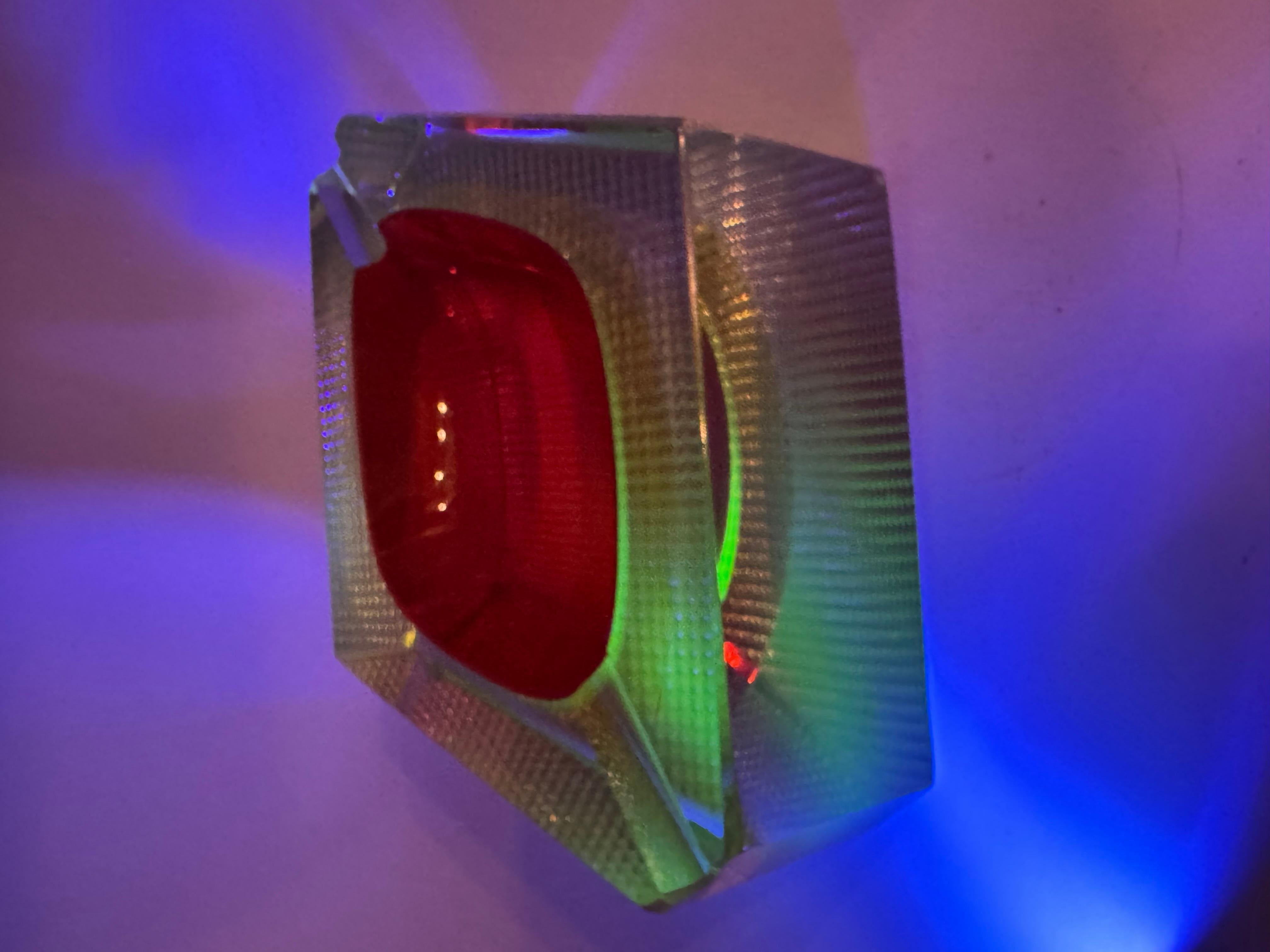 Rare Murano Uranium Glass Ashtray, Flavio Poli for Seguso, Sommerso Technique, 1 For Sale 2