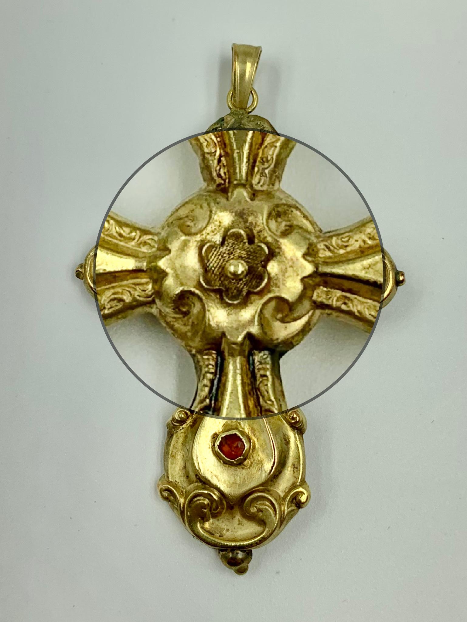 Rare Museum Quality 17th Century Baroque Gold, Cabochon Carnelian Rose Cross In Good Condition For Sale In New York, NY