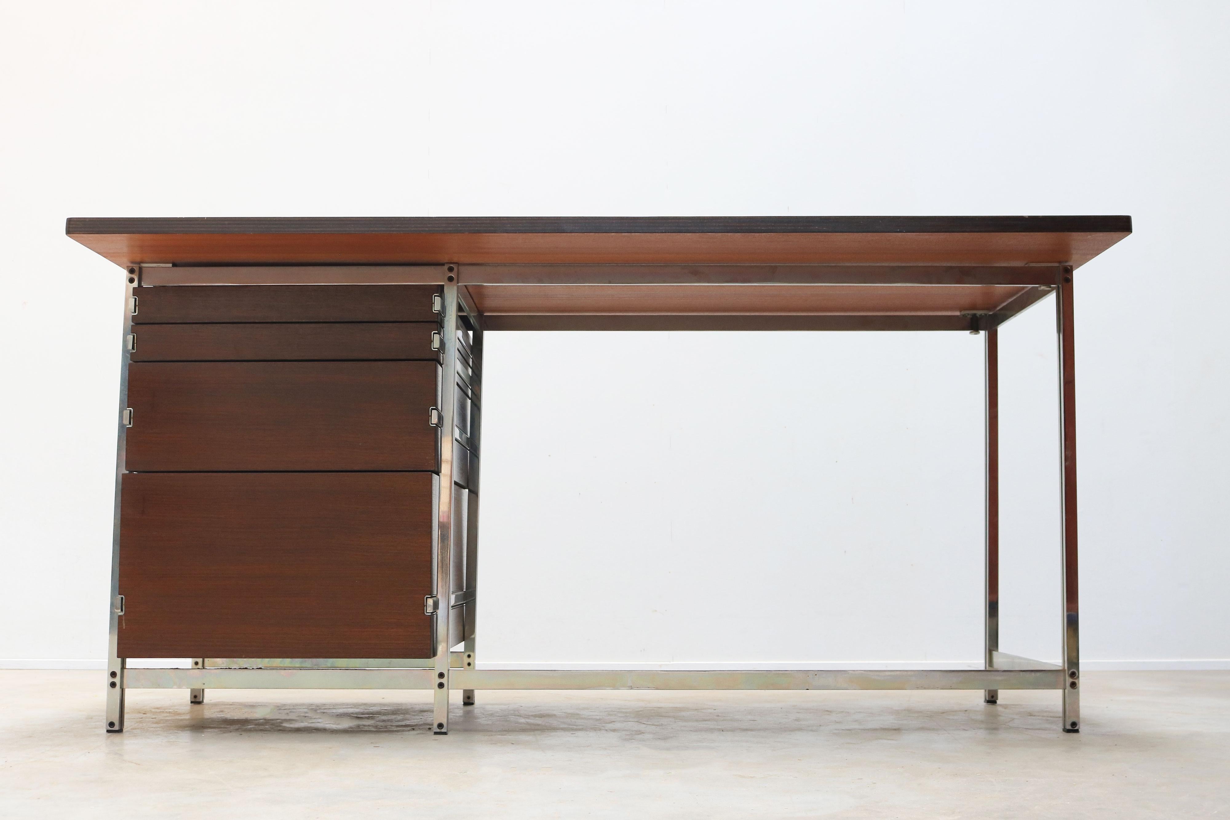 Rare Mutenyé wood design desk by Jules Wabbes for Mobilier Universel 1960 For Sale 2