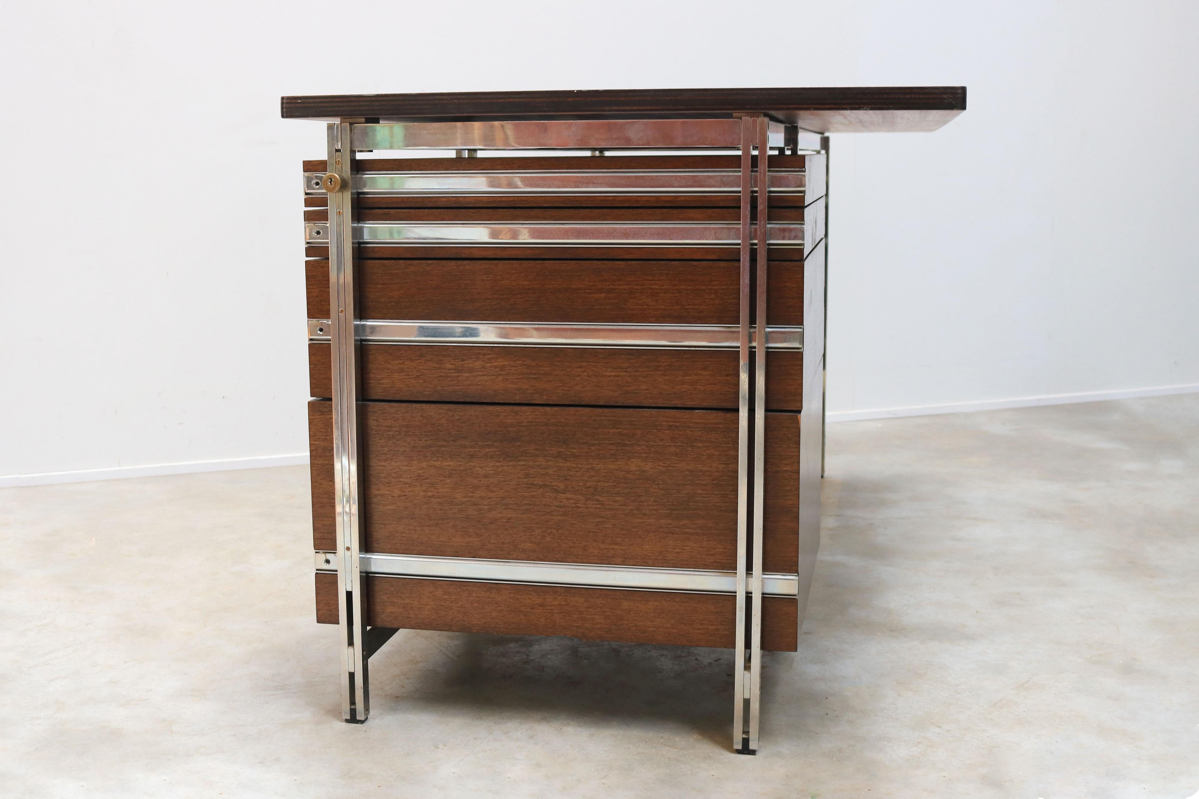Rare Mutenyé wood design desk by Jules Wabbes for Mobilier Universel 1960 For Sale 4