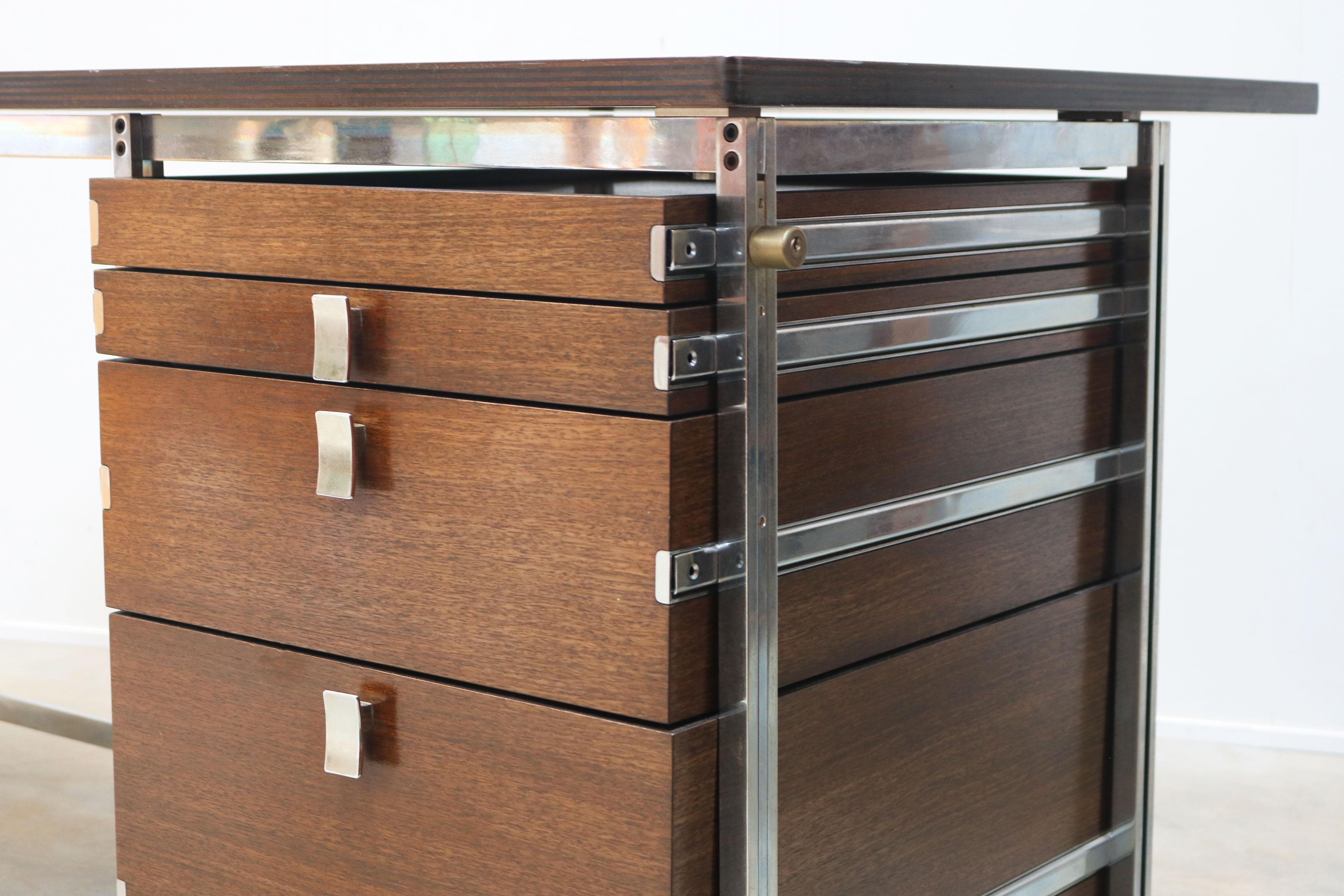 Rare Mutenyé wood design desk by Jules Wabbes for Mobilier Universel 1960 For Sale 5