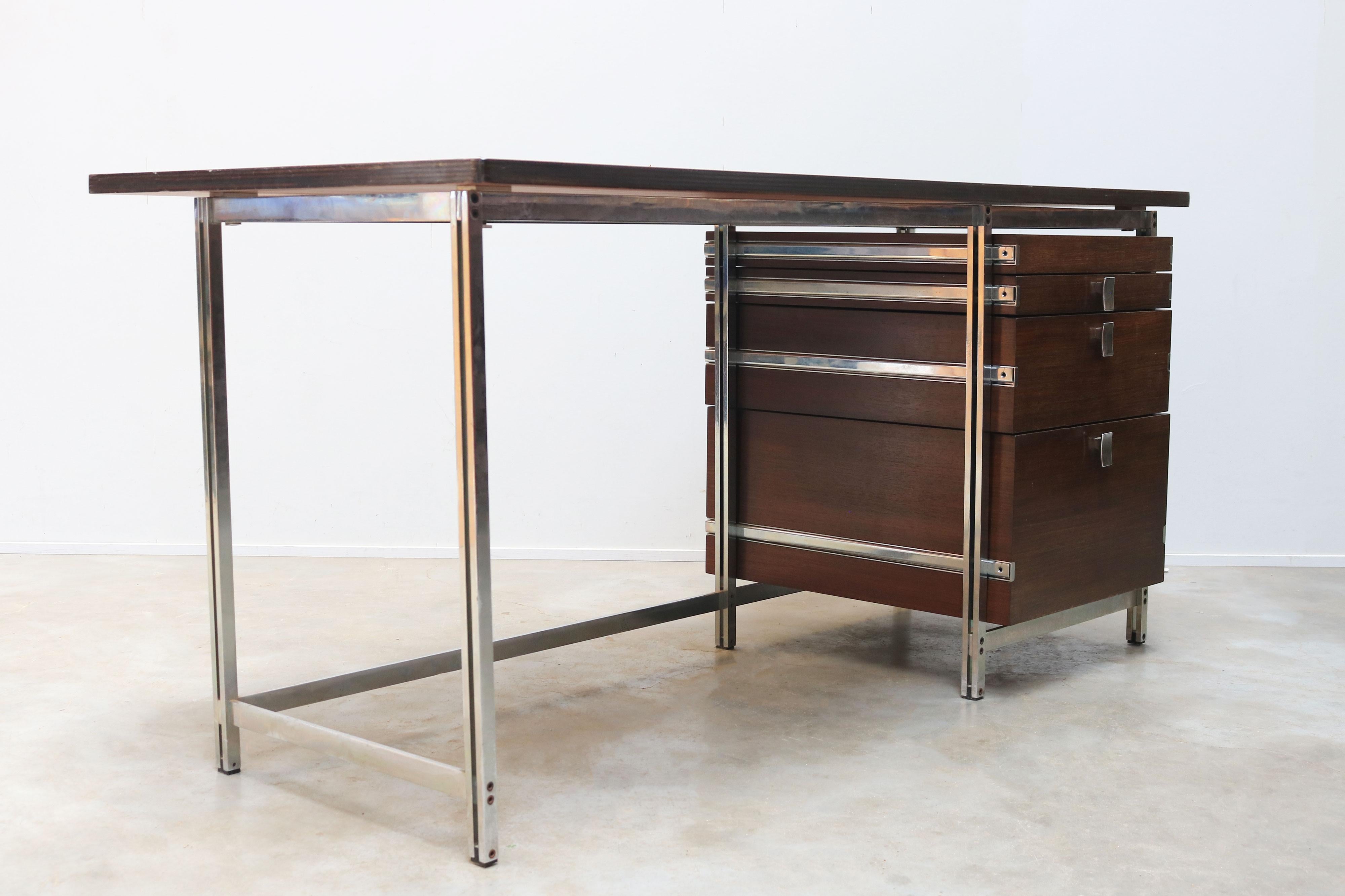 Rare Mutenyé wood design desk by Jules Wabbes for Mobilier Universel 1960 In Good Condition For Sale In Ijzendijke, NL