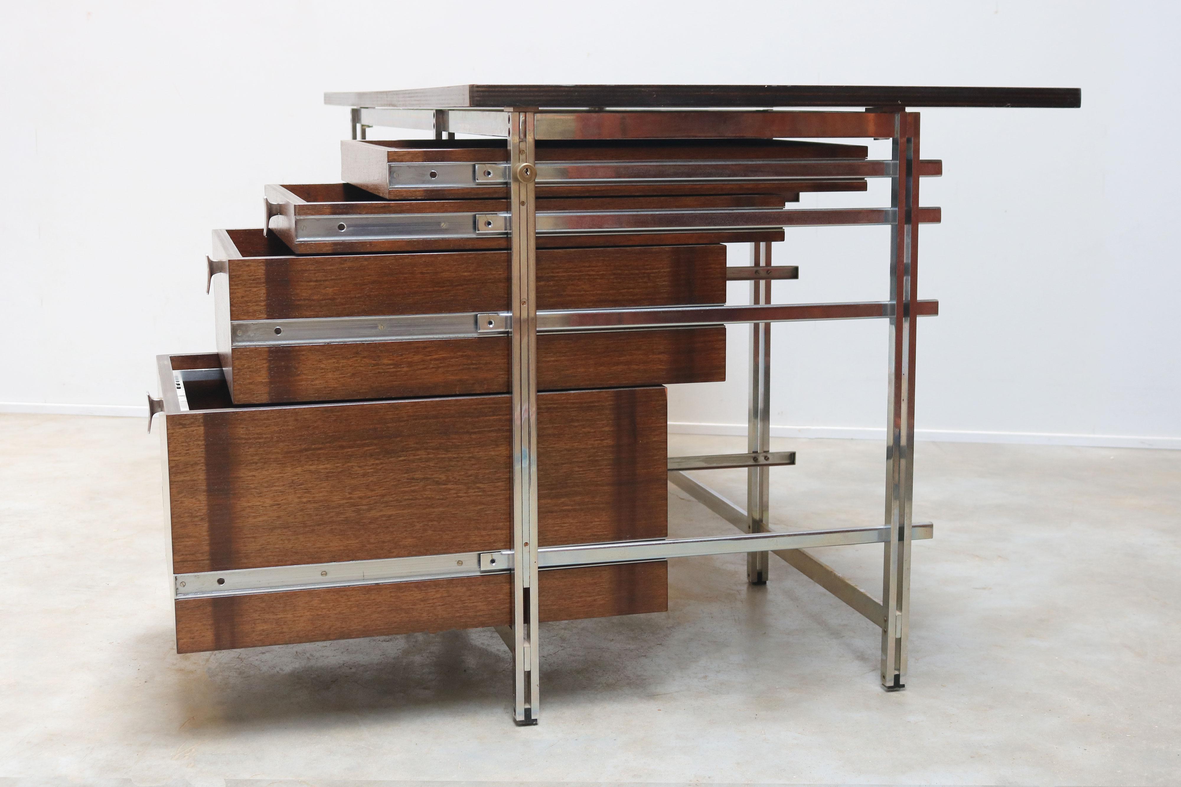 Rare Mutenyé wood design desk by Jules Wabbes for Mobilier Universel 1960 For Sale 1