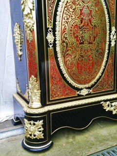 Rare Buffet Napoleon III en écaille de tortue rouge et laiton
