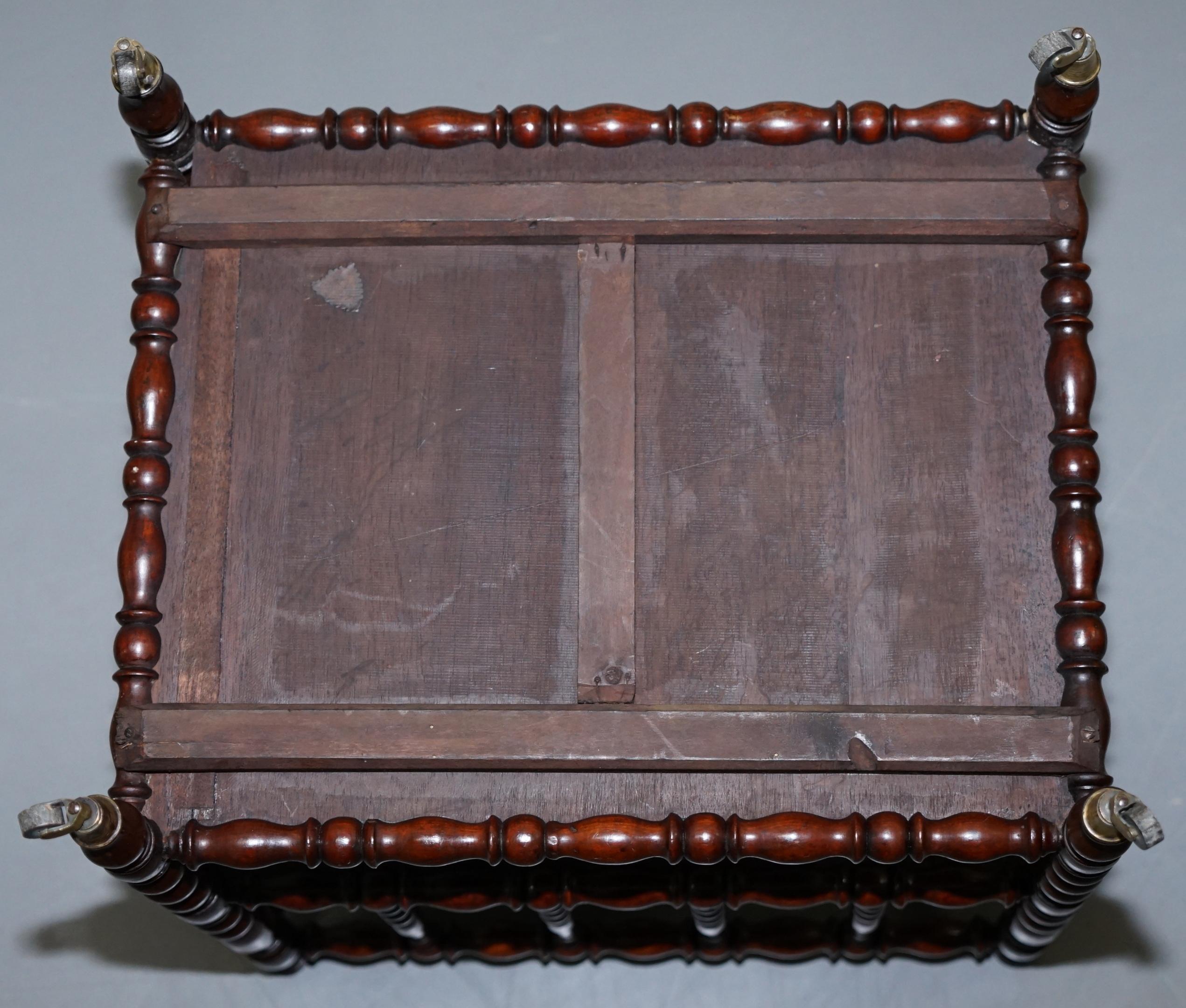 Rare Canterbury Napoléon III en bois fruitier à quatre divisions avec cadre tourné aux fuseaux en vente 8