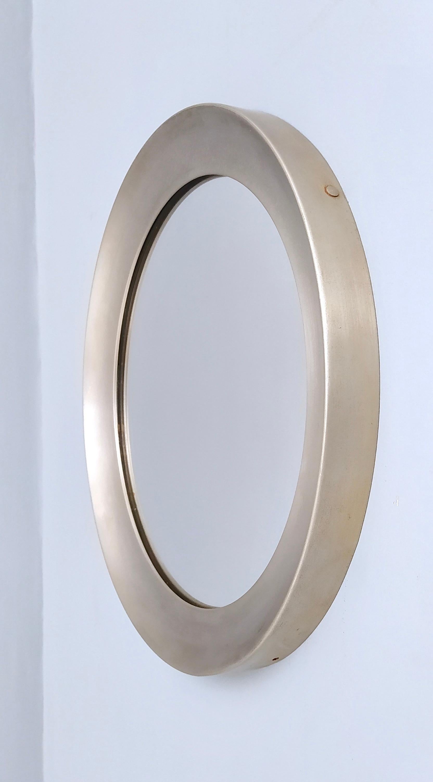 Vintage Round Narciso Mirror with Steel Frame by S. Mazza for Artemide, Italy In Excellent Condition For Sale In Bresso, Lombardy