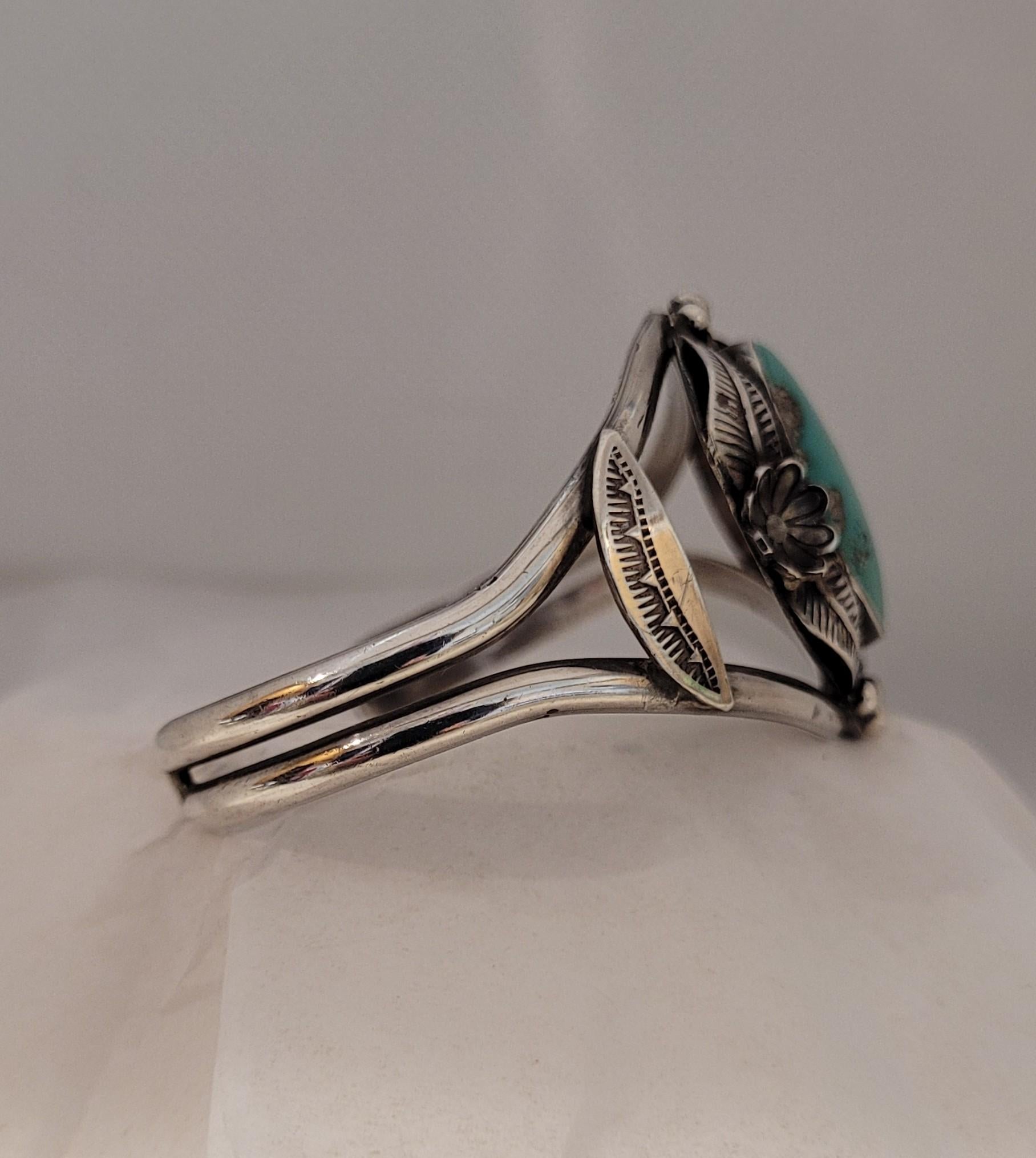 Oval Cut Rare Native Kewa Santo Domingo Turquoise Silver Cuff - Artist Frank Atencio 20gr For Sale