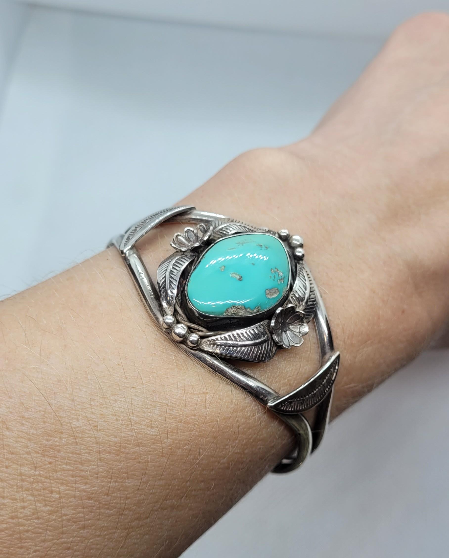 Rare Native Kewa Santo Domingo Turquoise Silver Cuff - Artist Frank Atencio 20gr In Good Condition For Sale In Rancho Santa Fe, CA