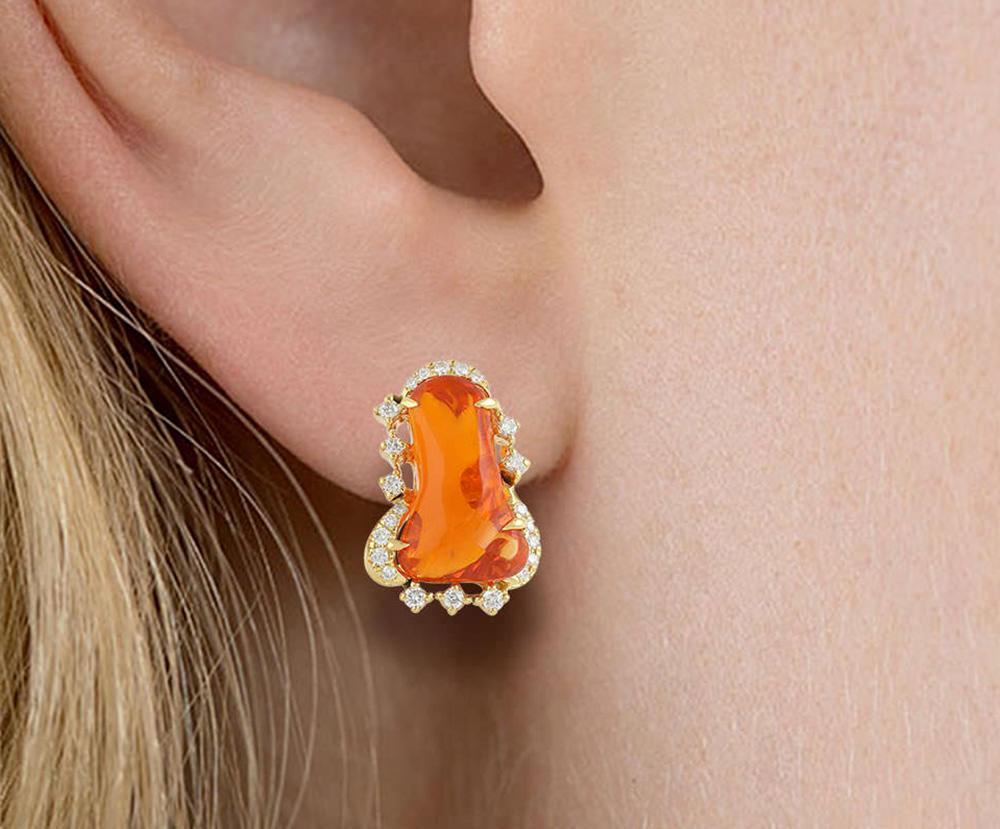 Seltene Ohrringe aus 18 Karat Gelbgold mit natürlichem 6,45 Karat Feueropal und Diamant (Kunsthandwerker*in) im Angebot