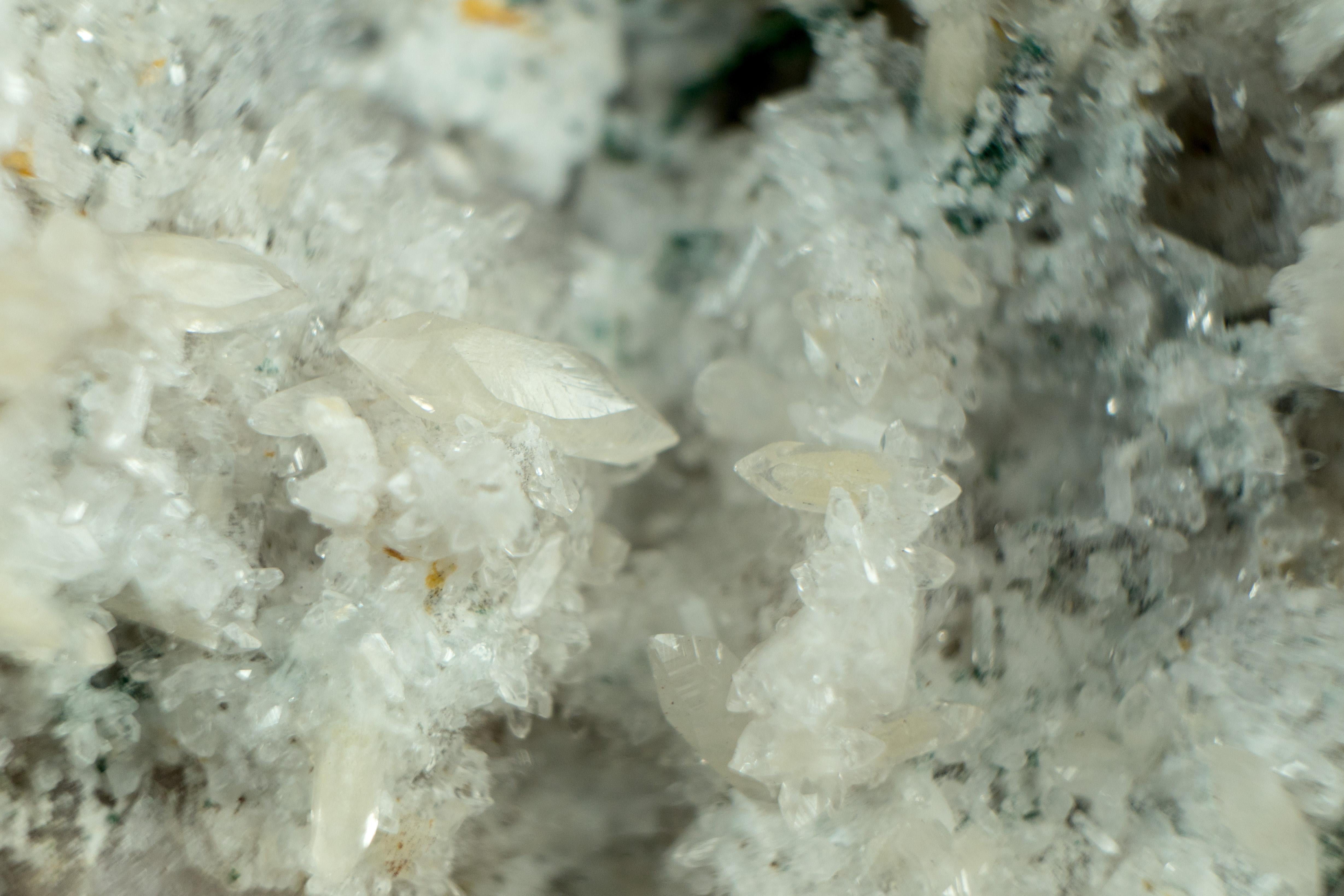 Seltener natürlicher Amethyst-Blumenteller mit glänzendem Kristall, Calcite und Celadonit  im Angebot 5