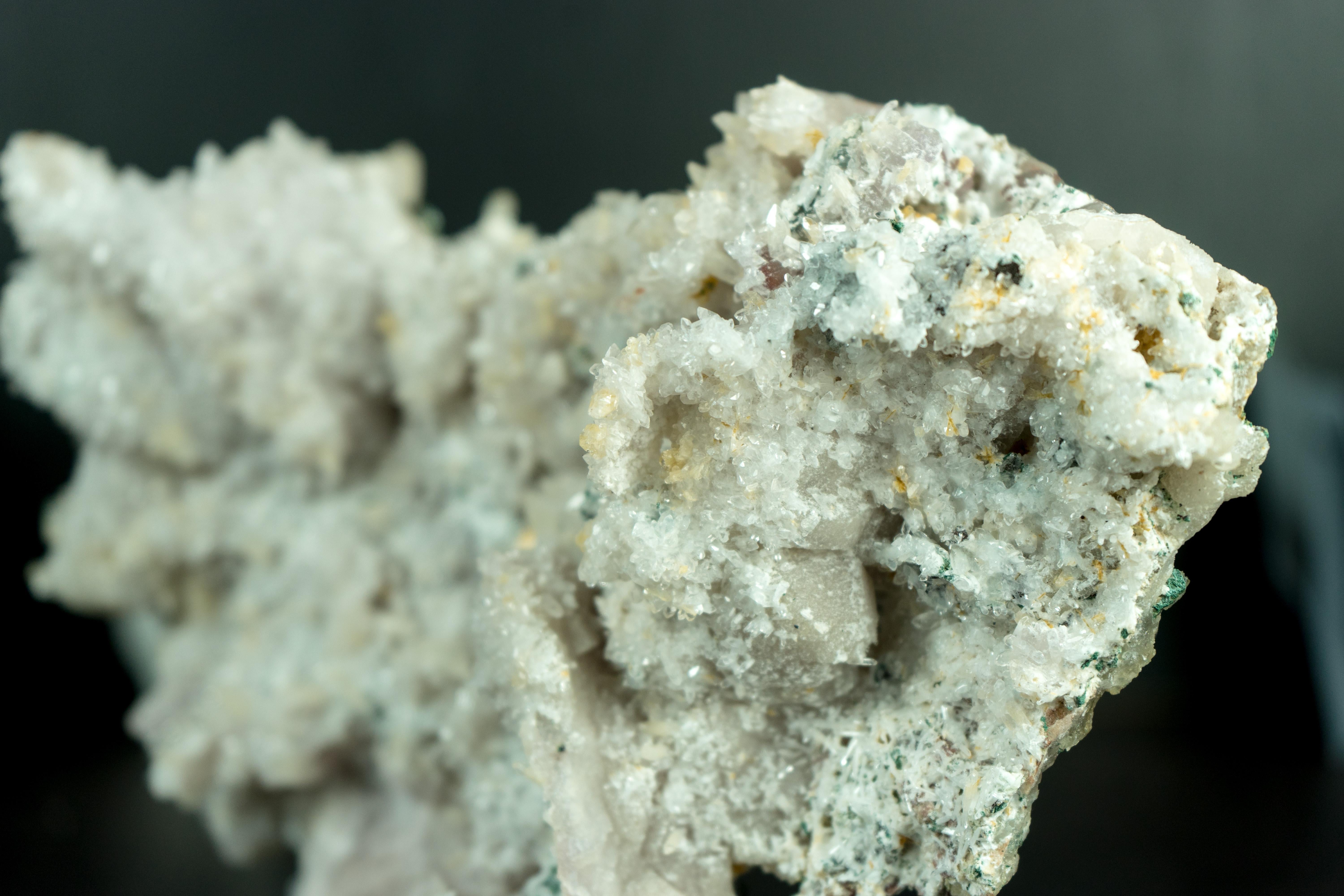 Seltener natürlicher Amethyst-Blumenteller mit glänzendem Kristall, Calcite und Celadonit  im Angebot 6